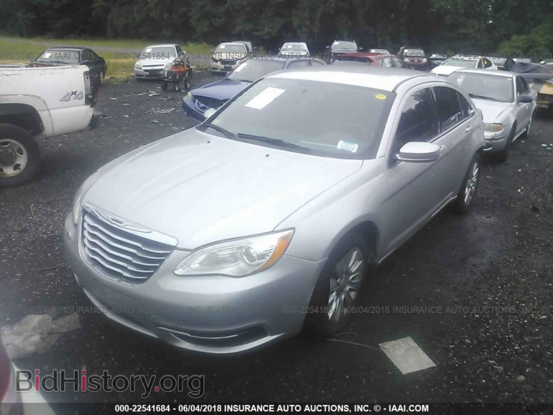 2012 Chrysler 200 - VIN: 1C3CCBBB8CN104570 - Фото 2