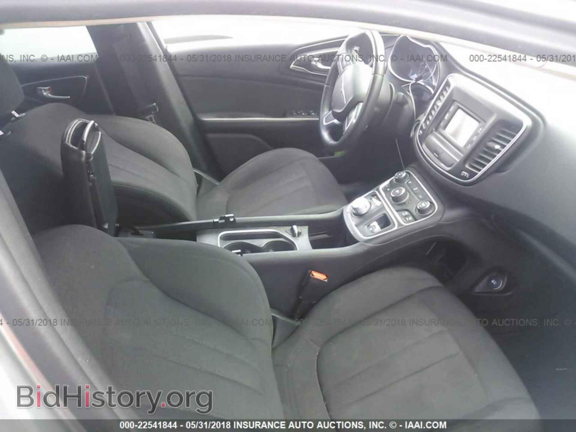Photo 1C3CCCAB6FN747026 - Chrysler 200 2015