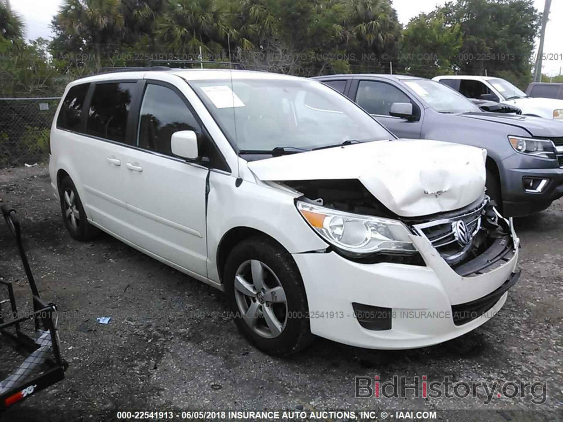 Photo 2V4RW3DGXBR634154 - Volkswagen Routan 2011