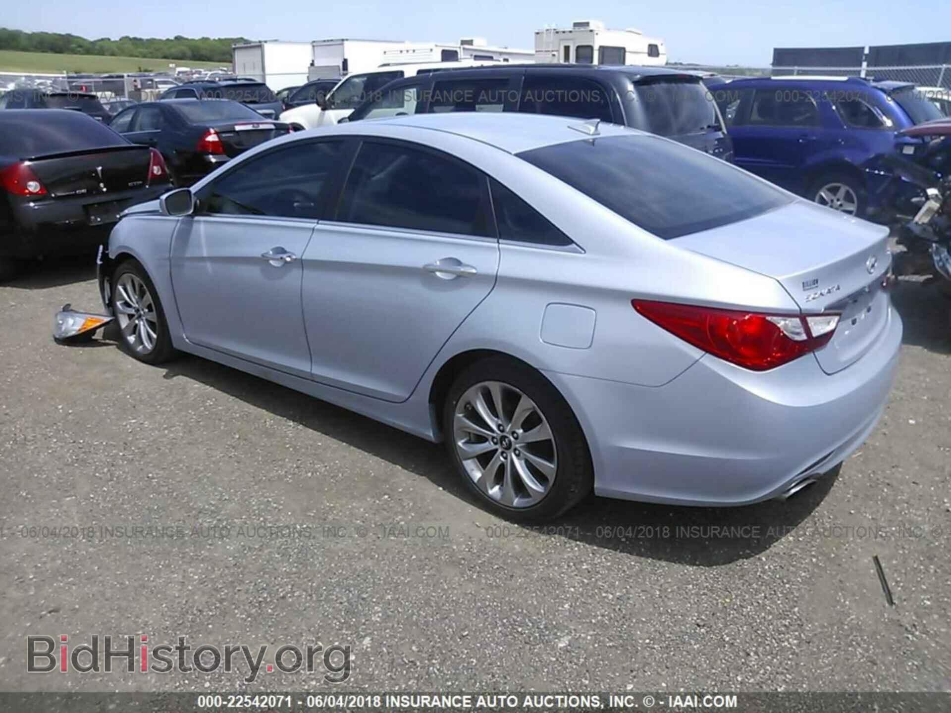 2012 Hyundai Sonata - VIN: 5NPEC4AB1CH492873 - Photo 3