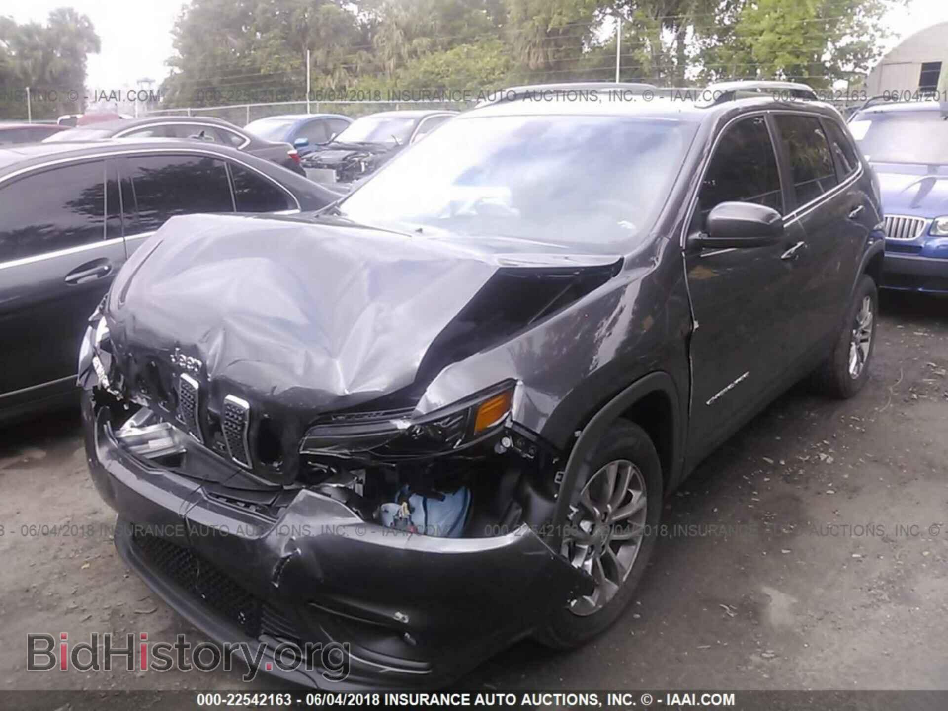 2019 Jeep Cherokee - VIN: 1C4PJLLX9KD110966 - Photo 2