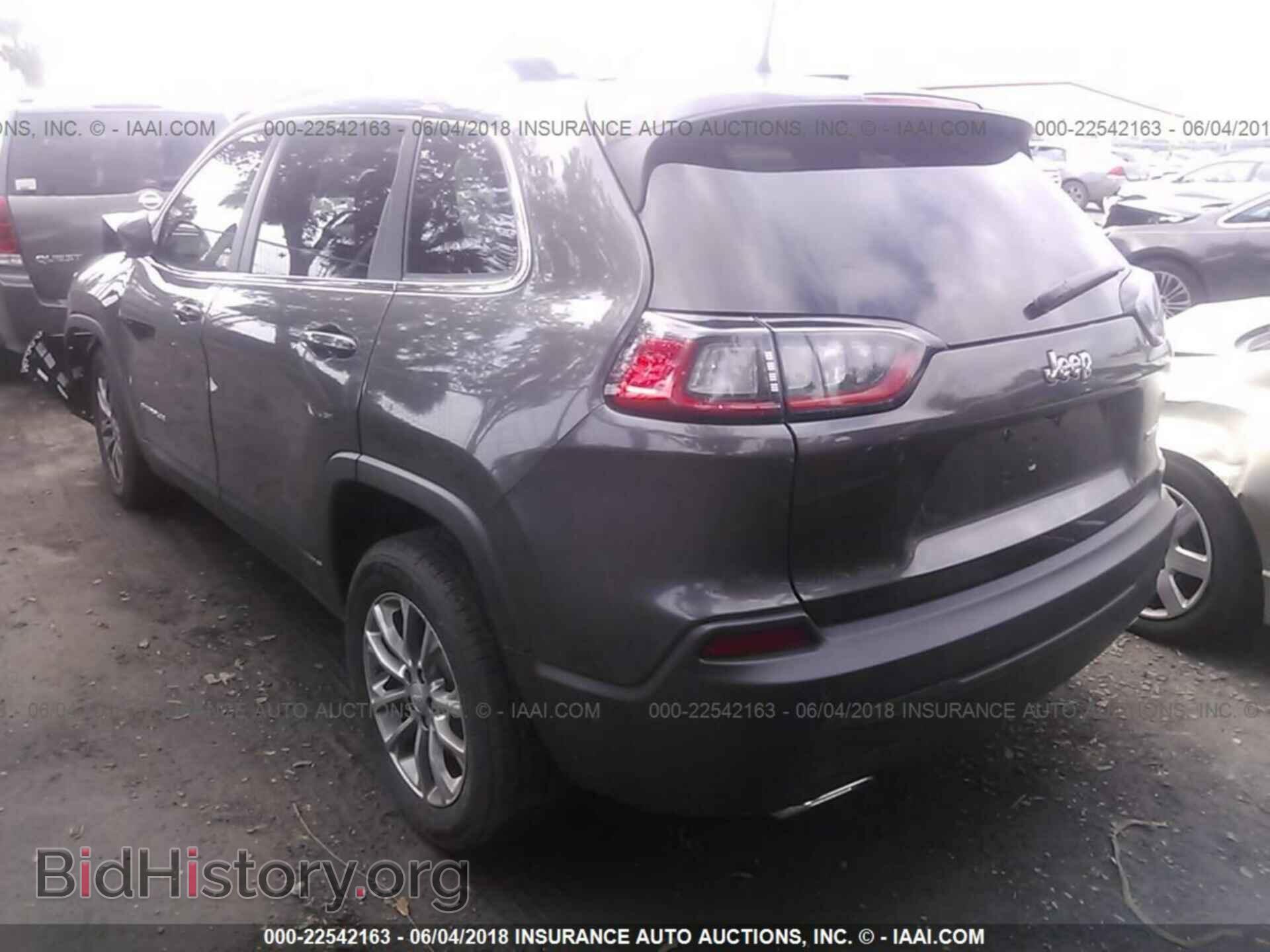 2019 Jeep Cherokee - VIN: 1C4PJLLX9KD110966 - Photo 3