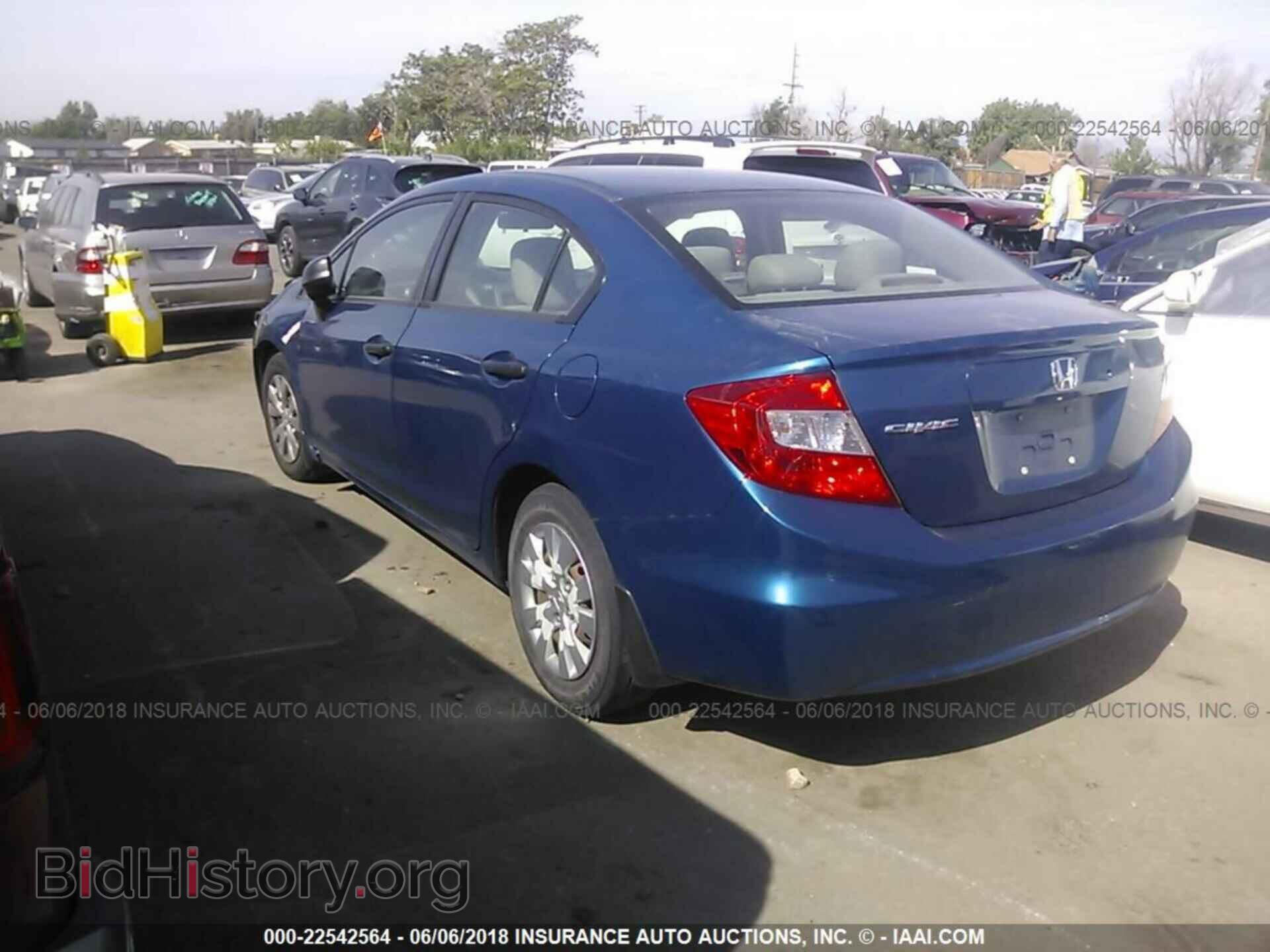 2012 Honda Civic - VIN: 2HGFB2F28CH502586 - Photo 3