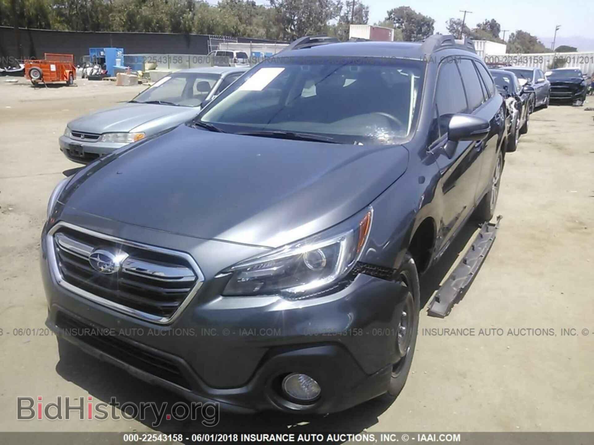 2018 Subaru Outback - VIN: 4S4BSANC9J3310798 - Фото 2