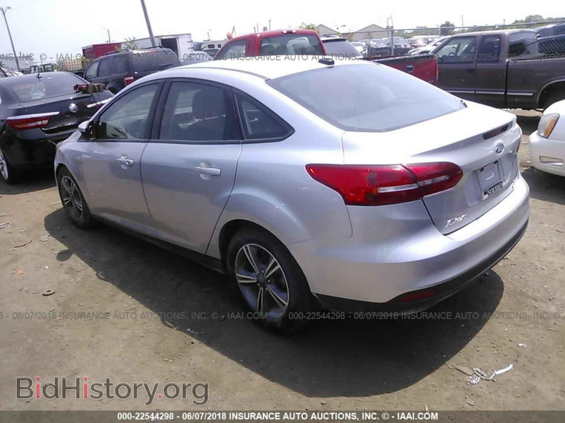 2017 Ford Focus - VIN: 1FADP3FE5HL257415 - Photo 3