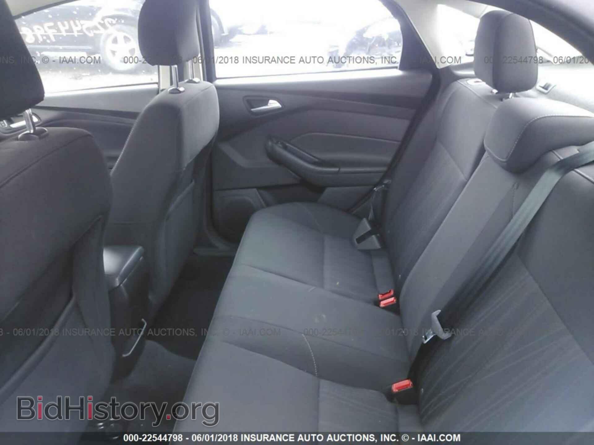 2016 Ford Focus - VIN: 1FADP3F24GL273481 - Photo 8