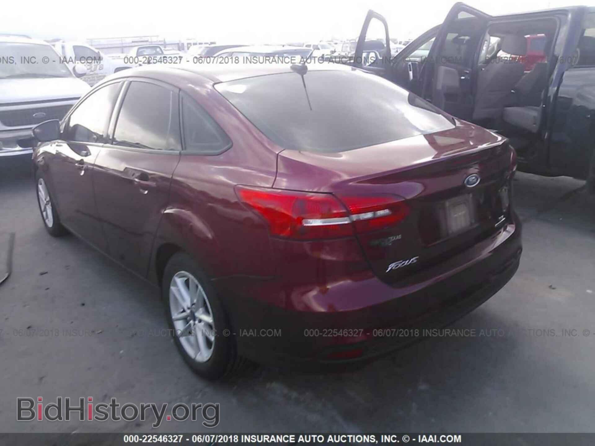 2015 Ford Focus - VIN: 1FADP3F29FL340820 - Photo 3