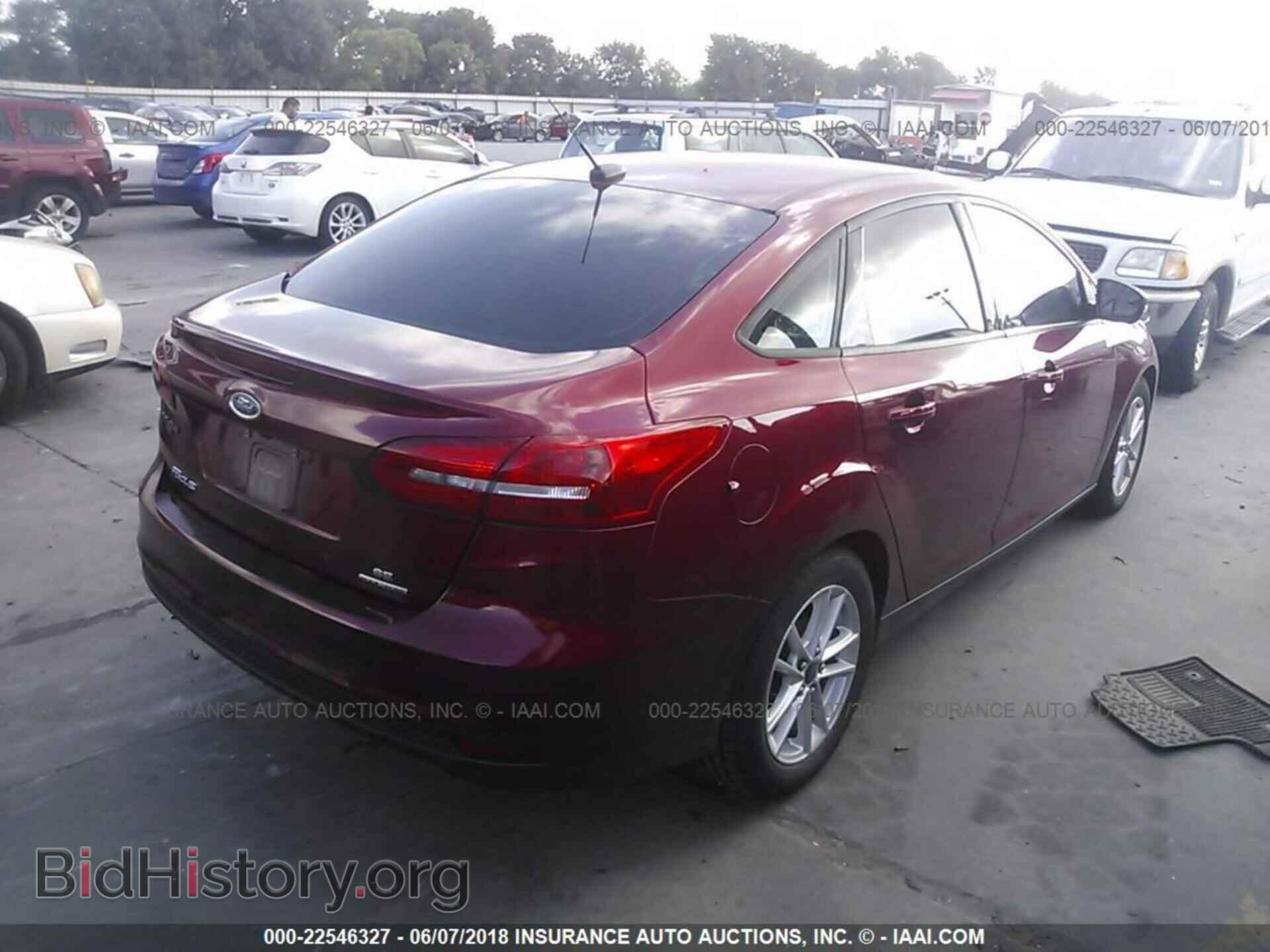 2015 Ford Focus - VIN: 1FADP3F29FL340820 - Photo 4