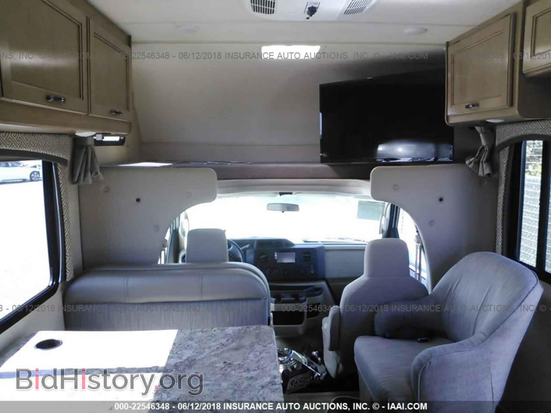 2018 Ford Econoline - VIN: 1FDWE3FS2JDC03693 - Фото 8