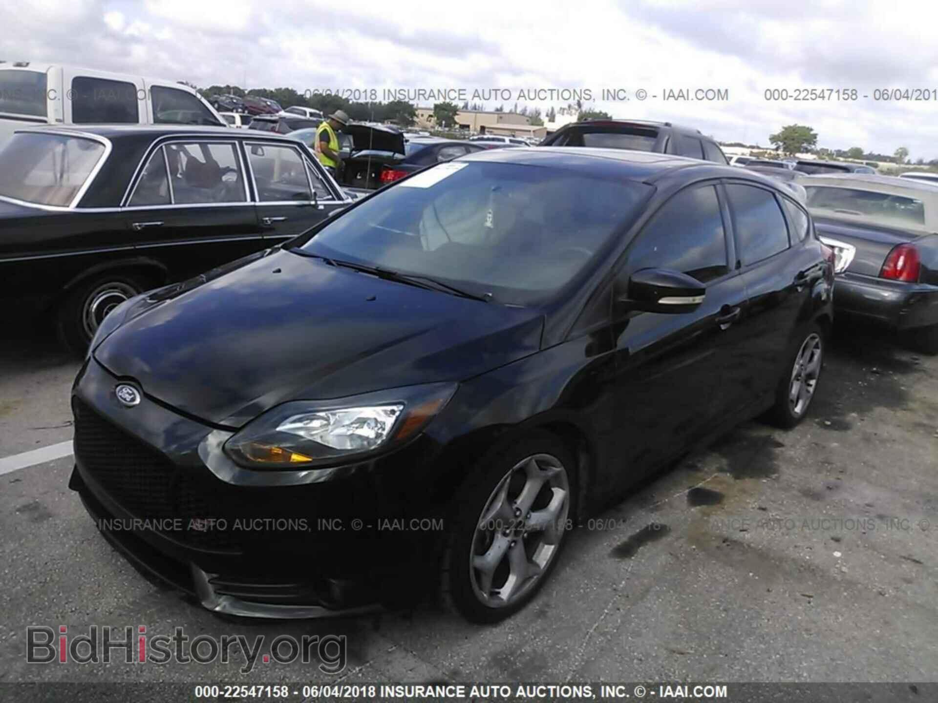 2013 Ford Focus - VIN: 1FADP3L95DL317677 - Photo 2