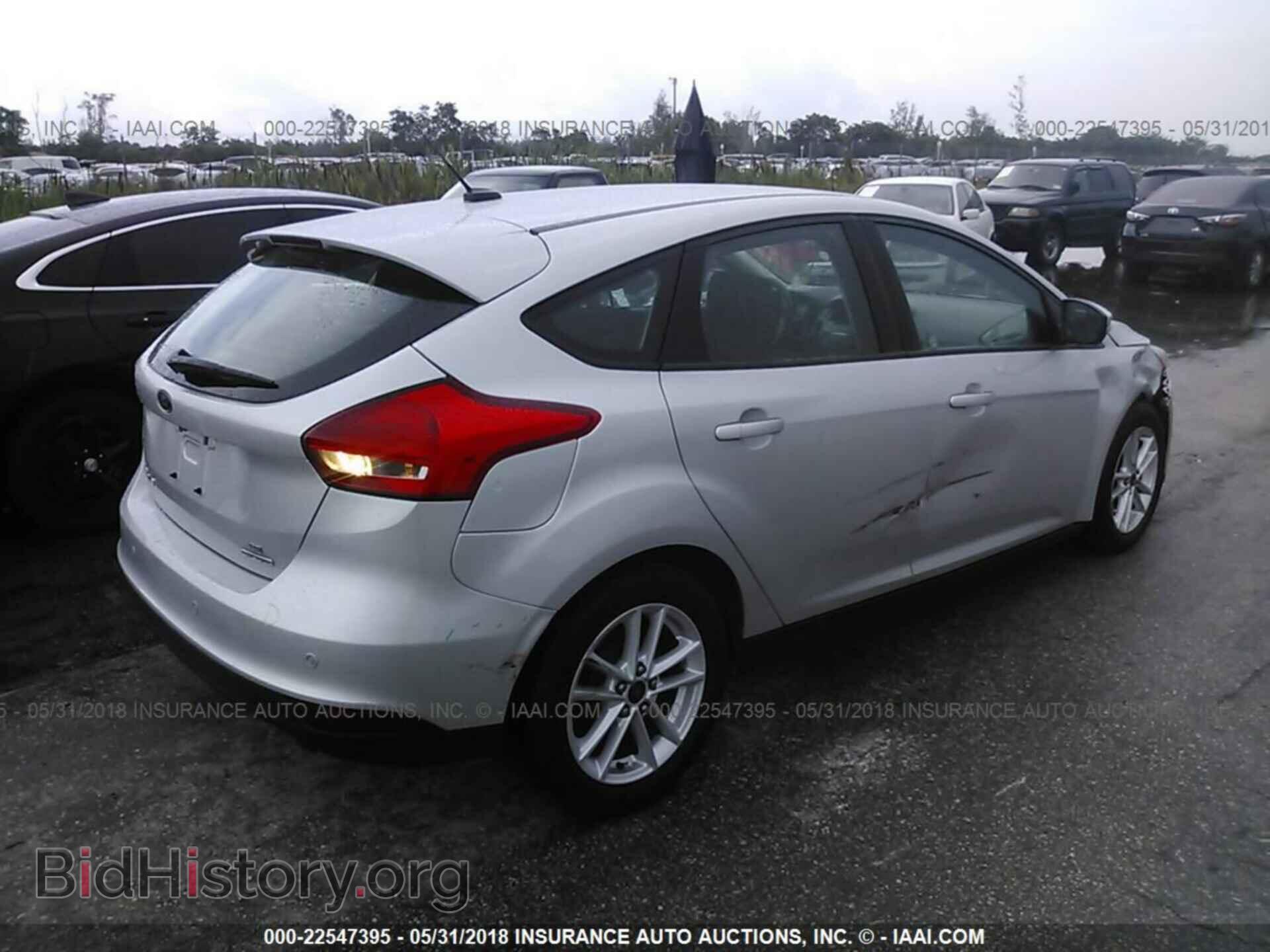 2015 Ford Focus - VIN: 1FADP3K20FL304522 - Photo 4