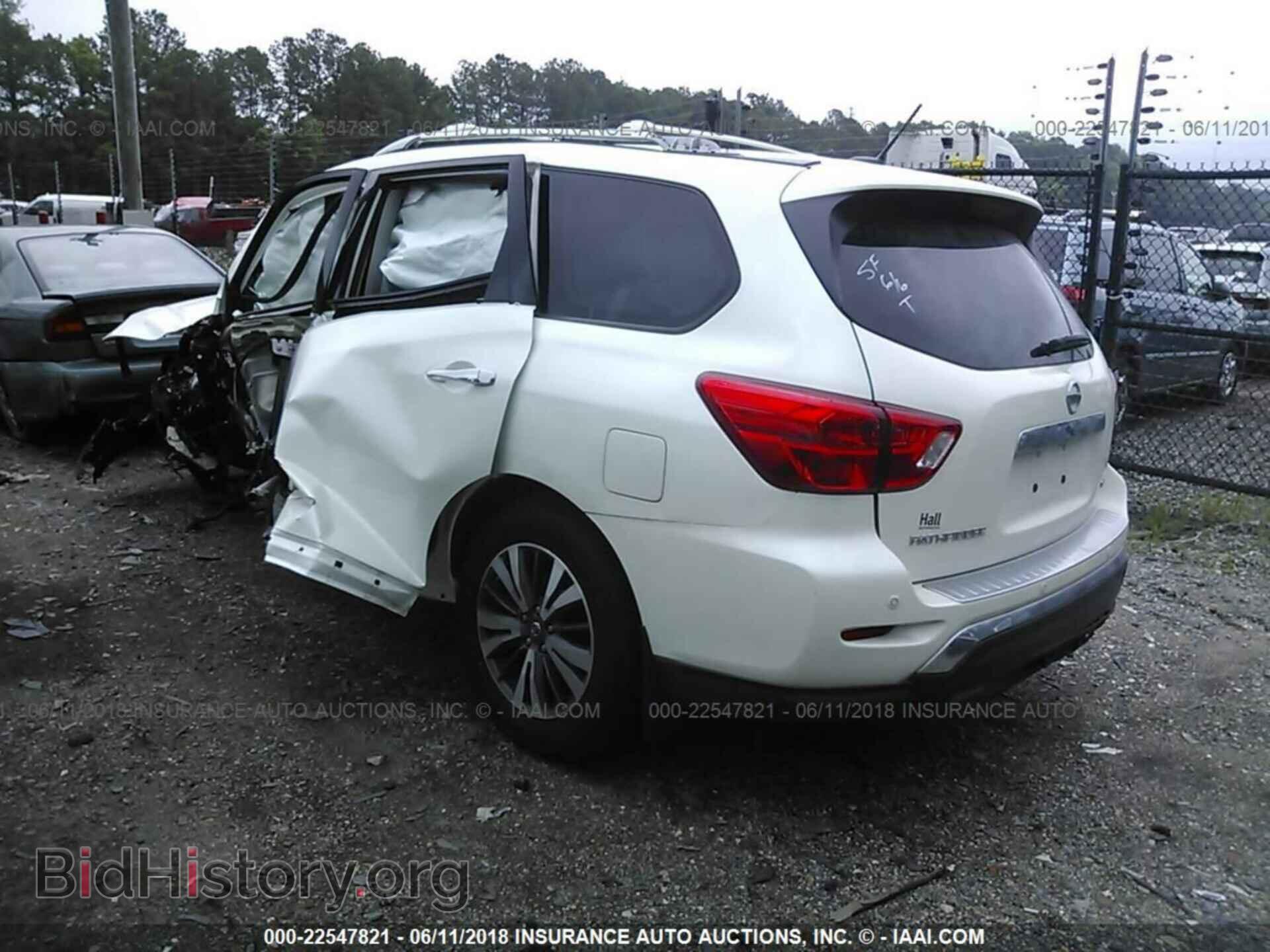 2017 Nissan Pathfinder - VIN: 5N1DR2MN0HC645472 - Фото 3