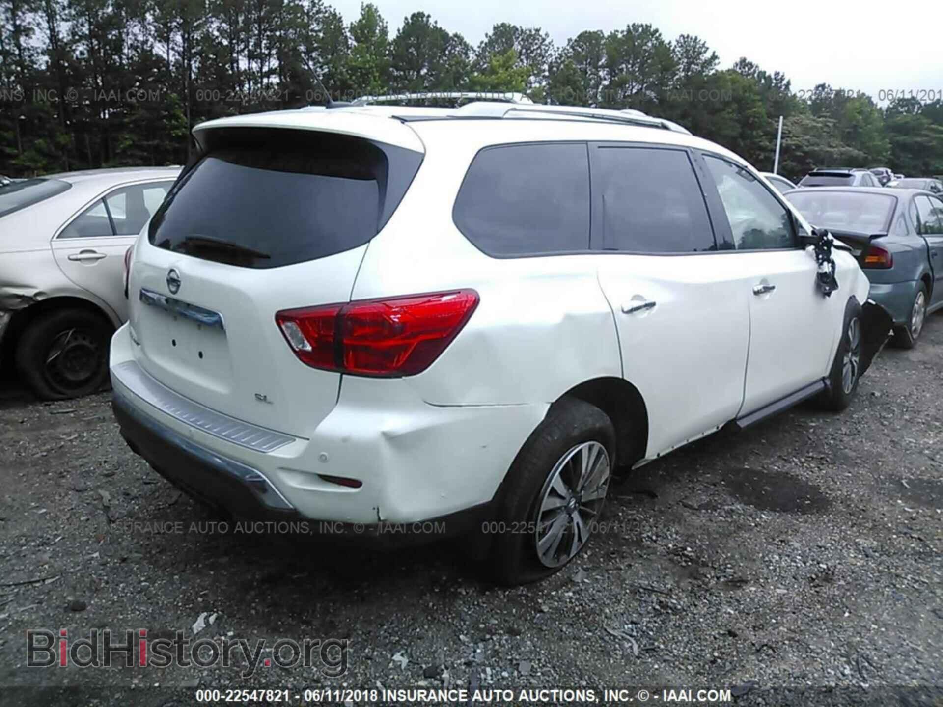 2017 Nissan Pathfinder - VIN: 5N1DR2MN0HC645472 - Фото 4