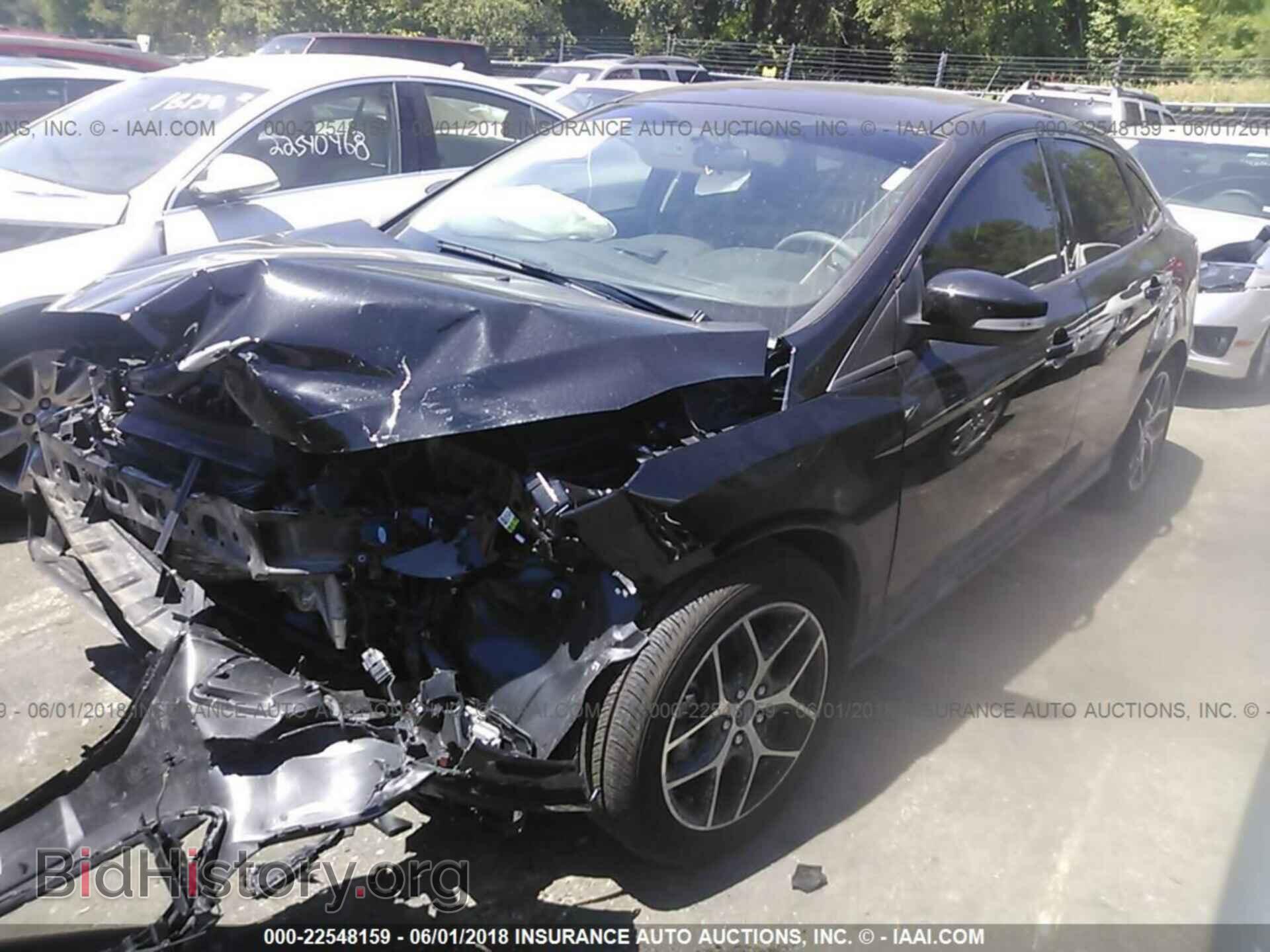 2018 Ford Focus - VIN: 1FADP3H21JL240698 - Фото 2