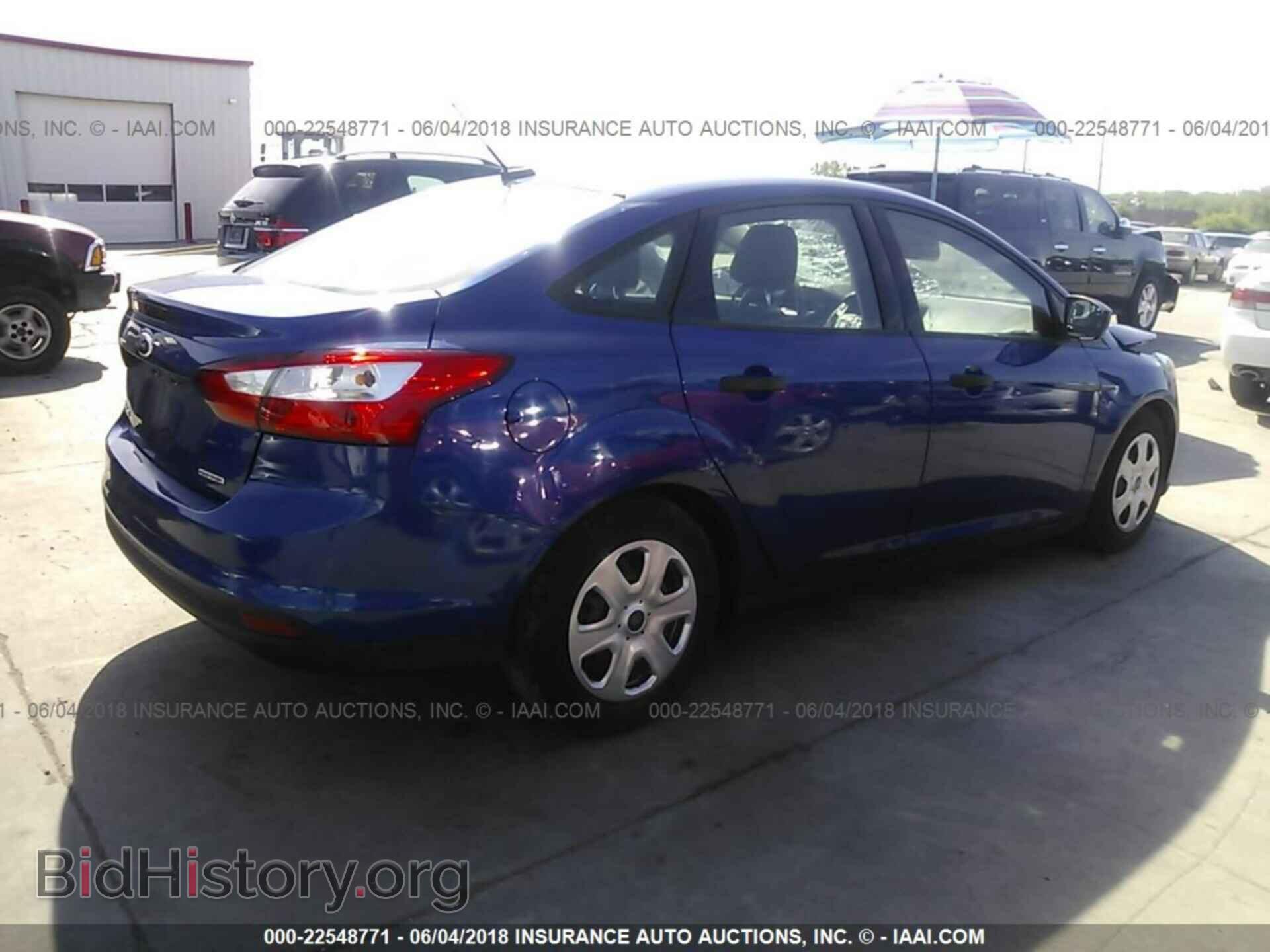 2012 Ford Focus - VIN: 1FAHP3E24CL429189 - Photo 4