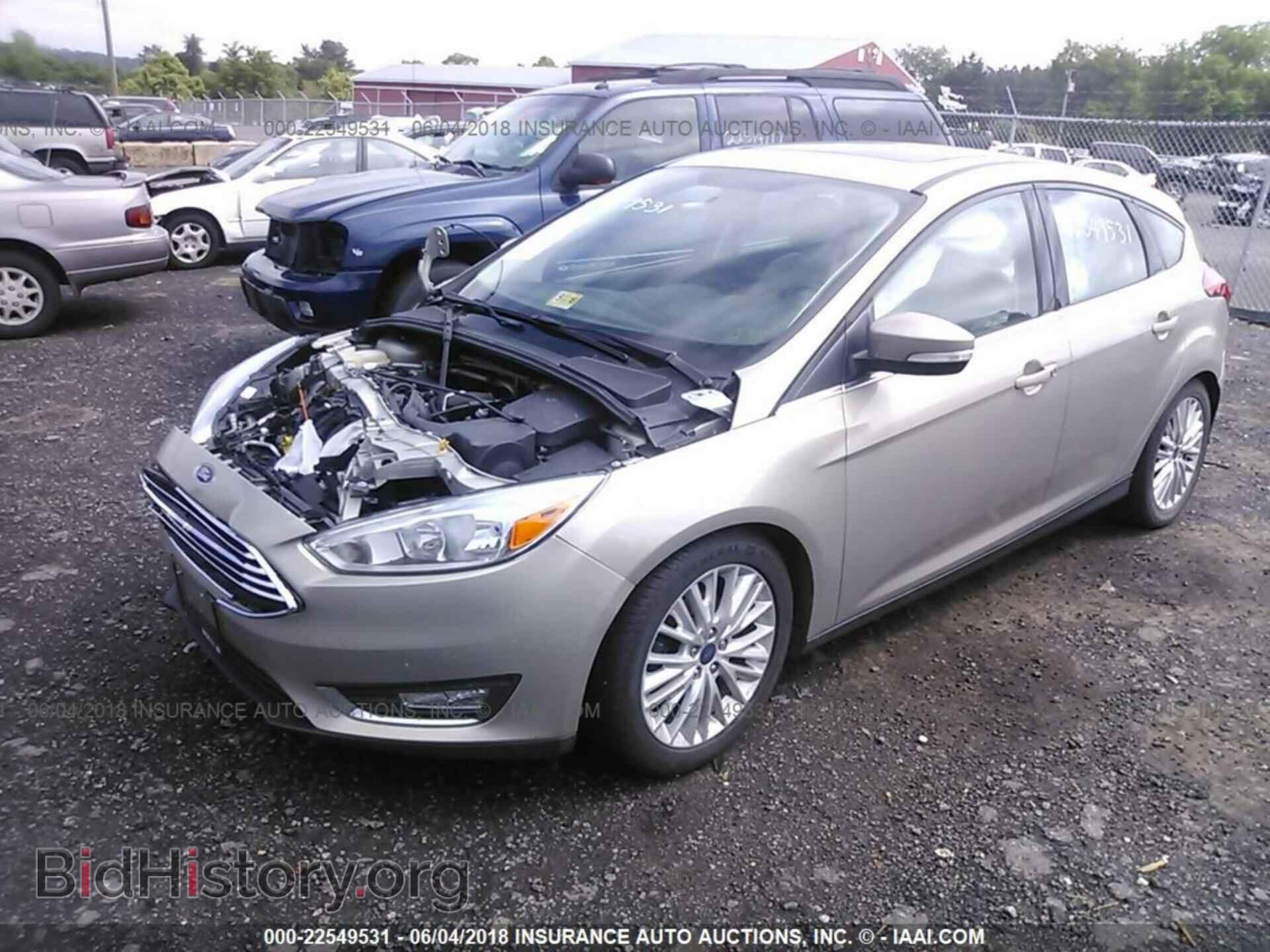 2016 Ford Focus - VIN: 1FADP3N26GL321435 - Photo 2