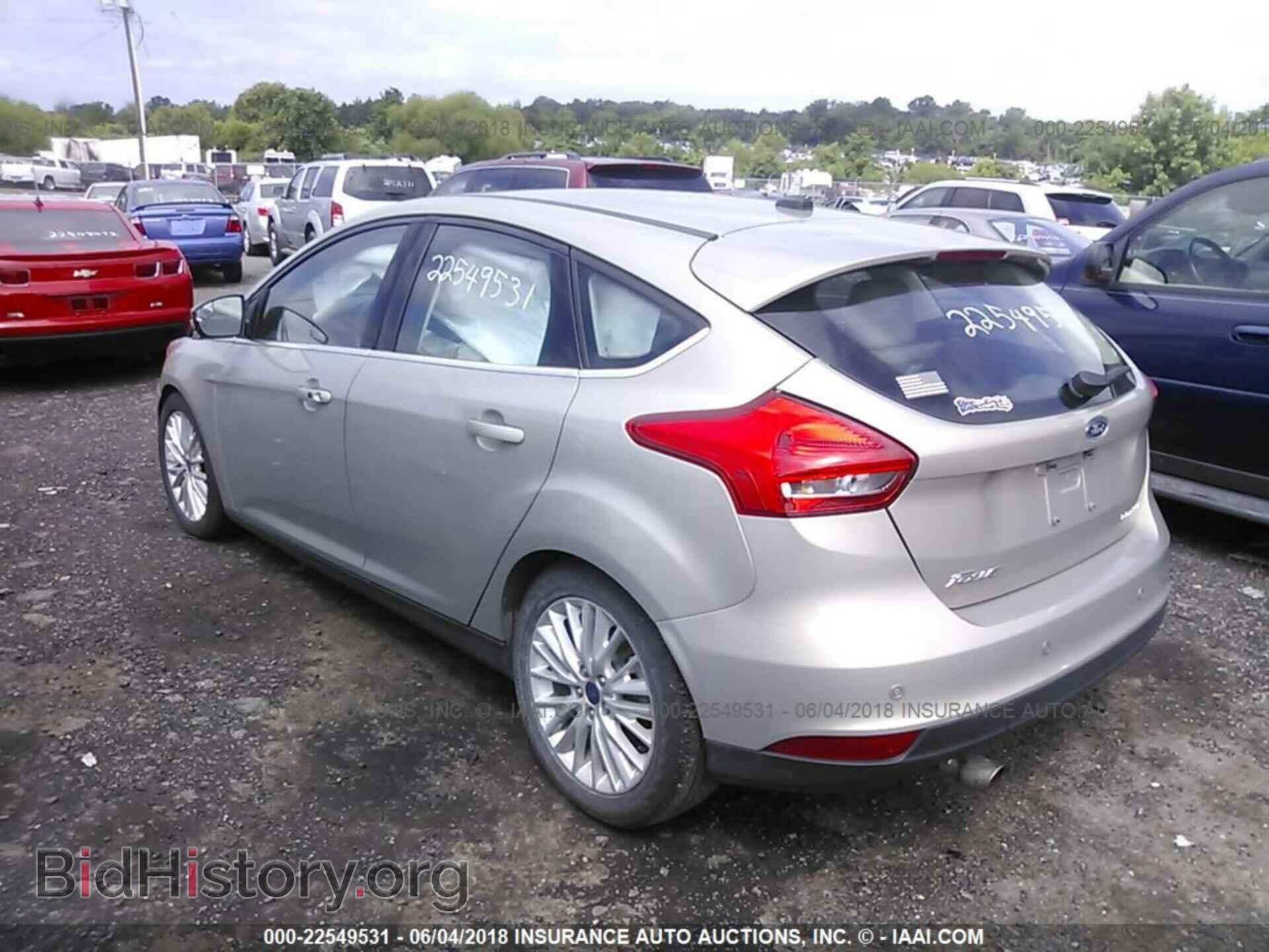 2016 Ford Focus - VIN: 1FADP3N26GL321435 - Photo 3