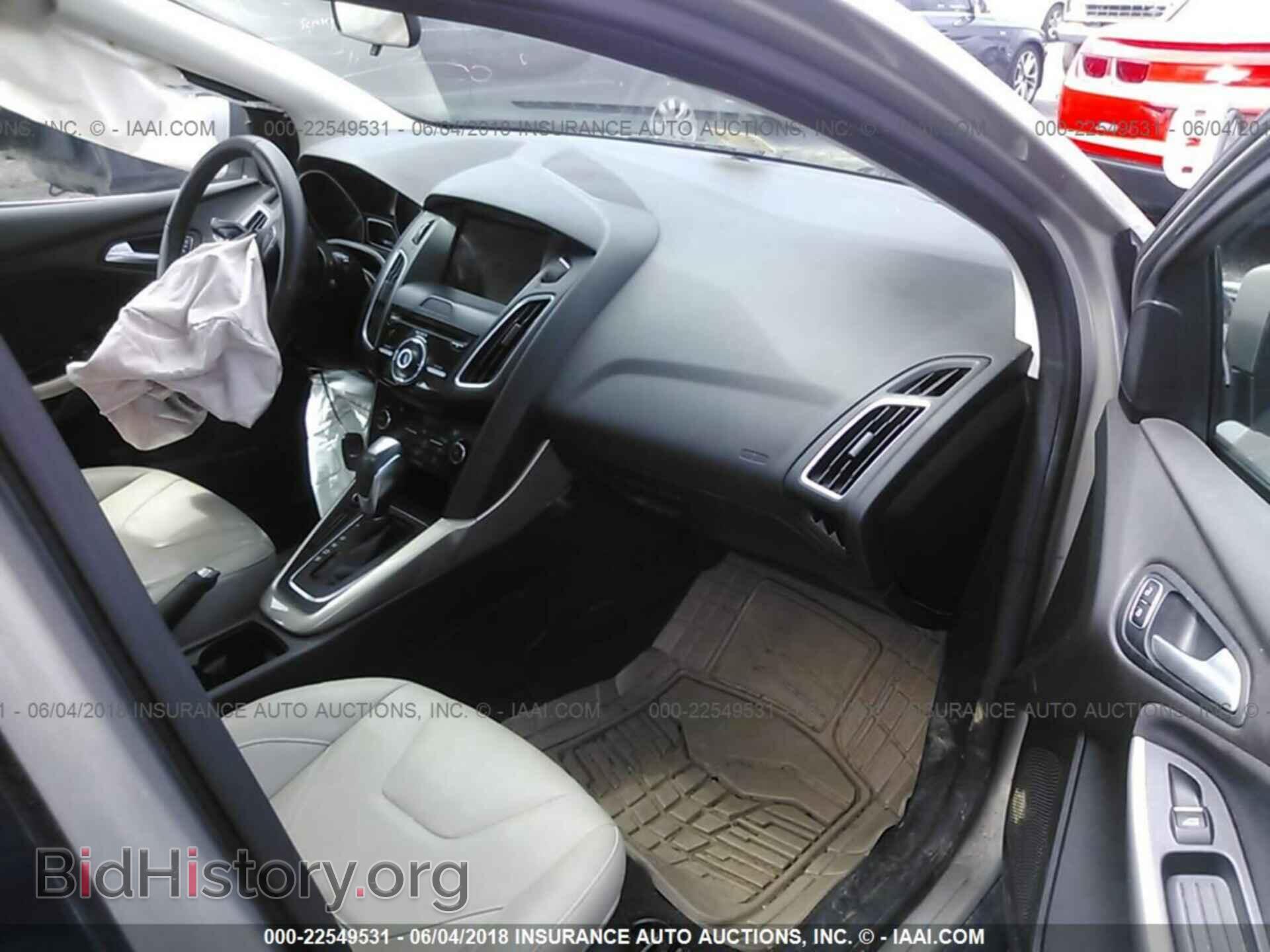 2016 Ford Focus - VIN: 1FADP3N26GL321435 - Photo 5