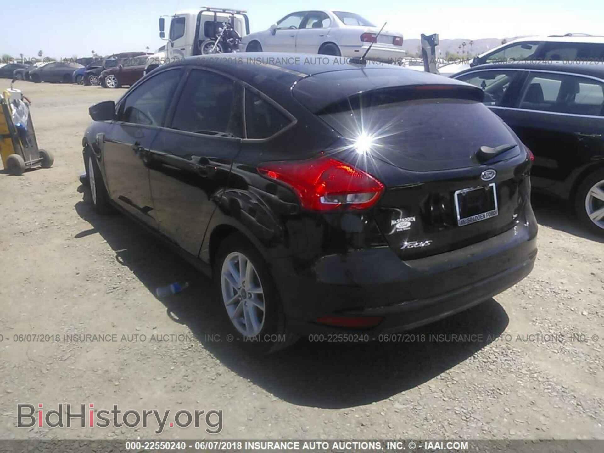 2017 Ford Focus - VIN: 1FADP3K24HL284956 - Photo 3
