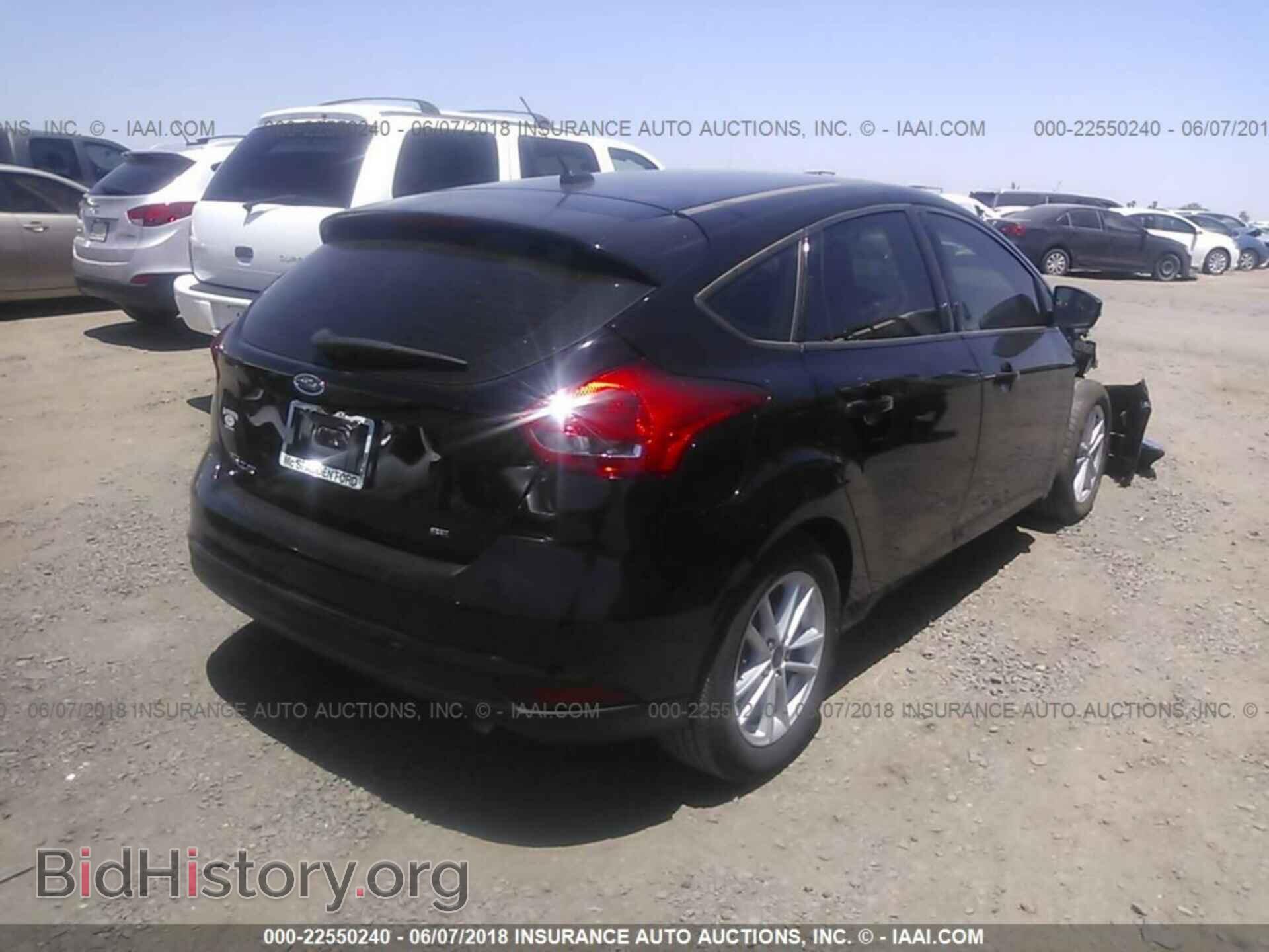 2017 Ford Focus - VIN: 1FADP3K24HL284956 - Photo 4