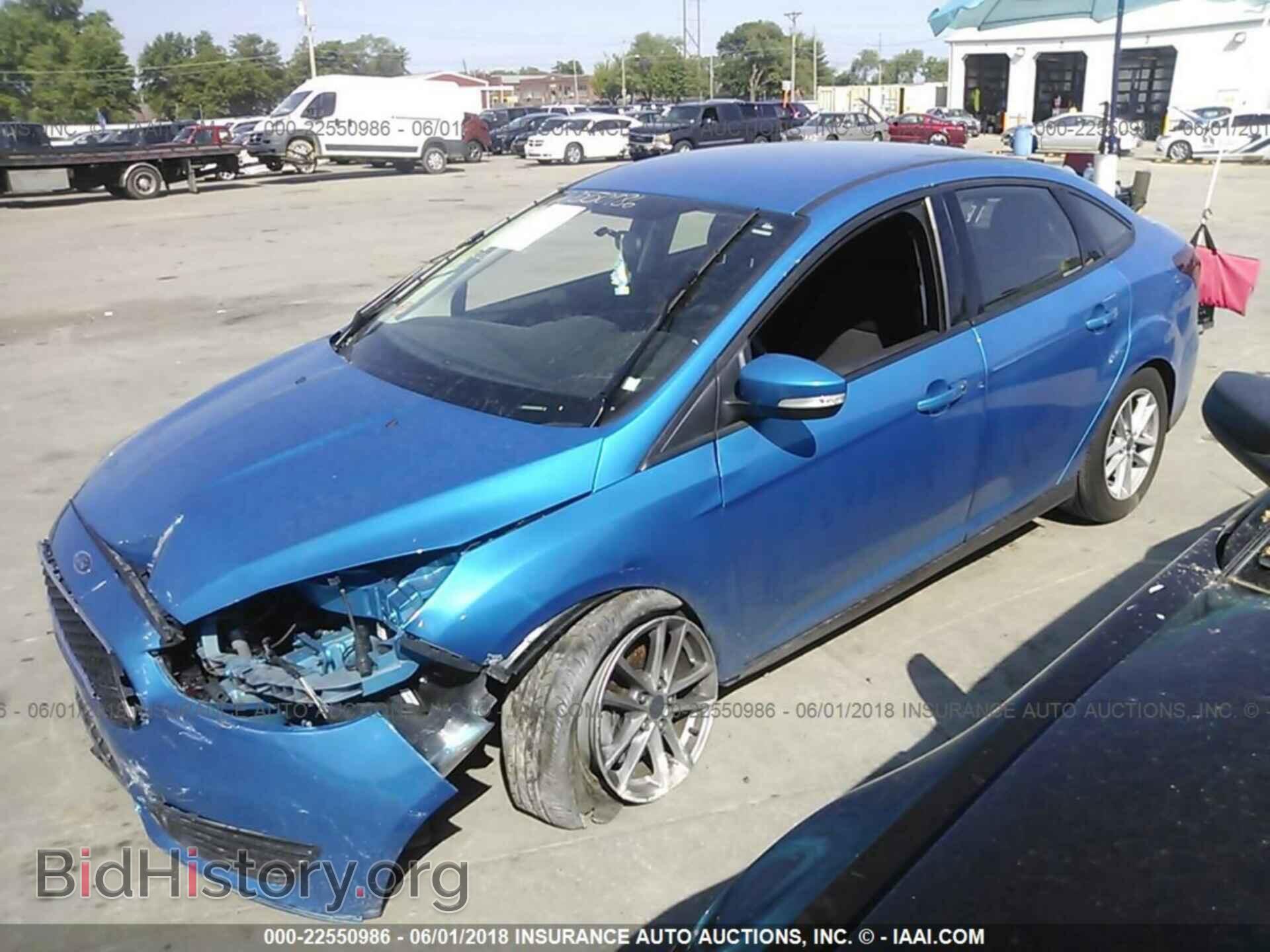 2017 Ford Focus - VIN: 1FADP3F24HL252910 - Фото 2
