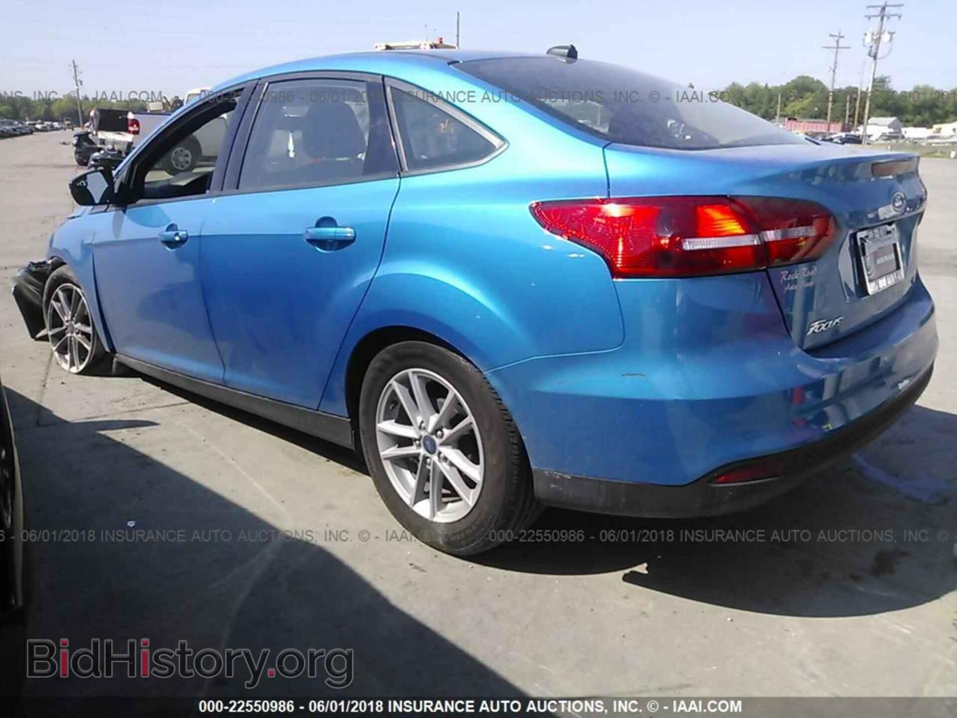2017 Ford Focus - VIN: 1FADP3F24HL252910 - Фото 3
