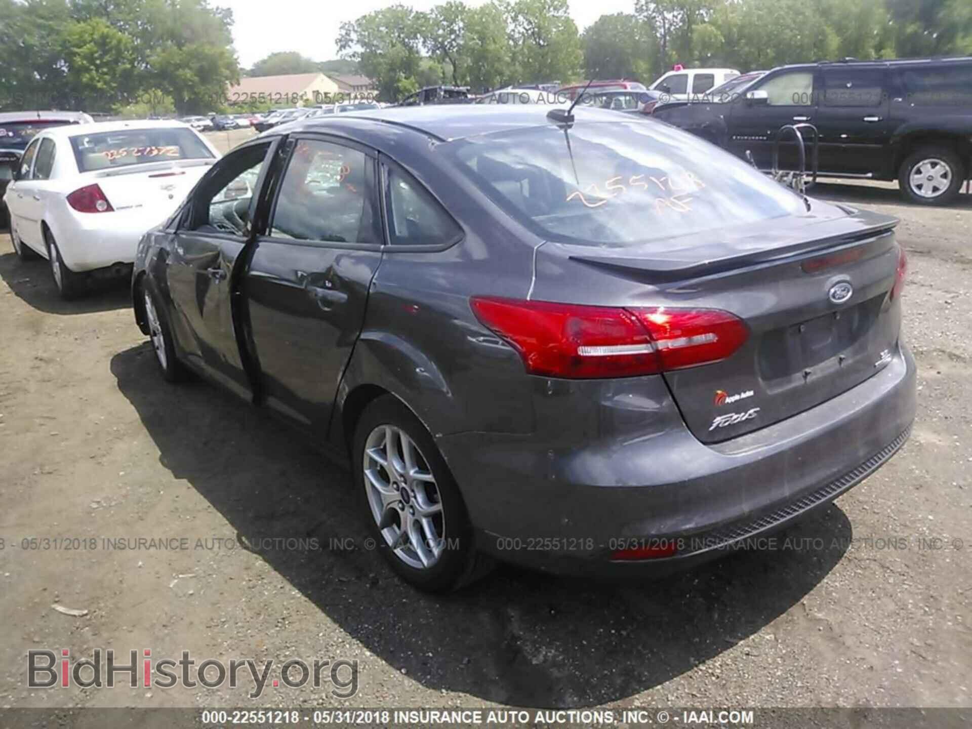2015 Ford Focus - VIN: 1FADP3F28FL300213 - Photo 3