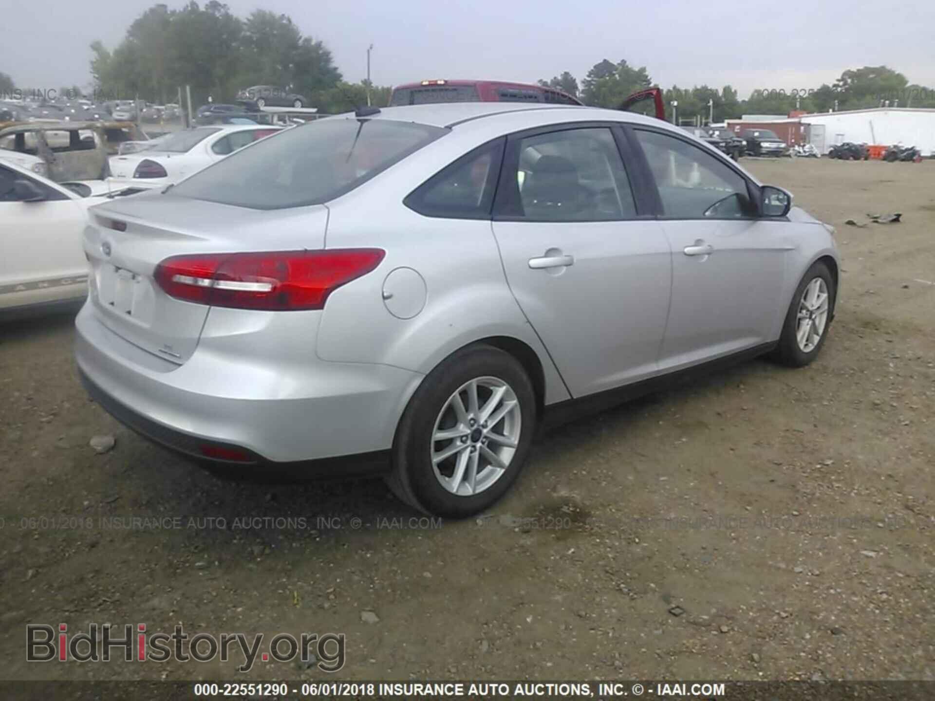 2016 Ford Focus - VIN: 1FADP3F23GL305501 - Photo 4