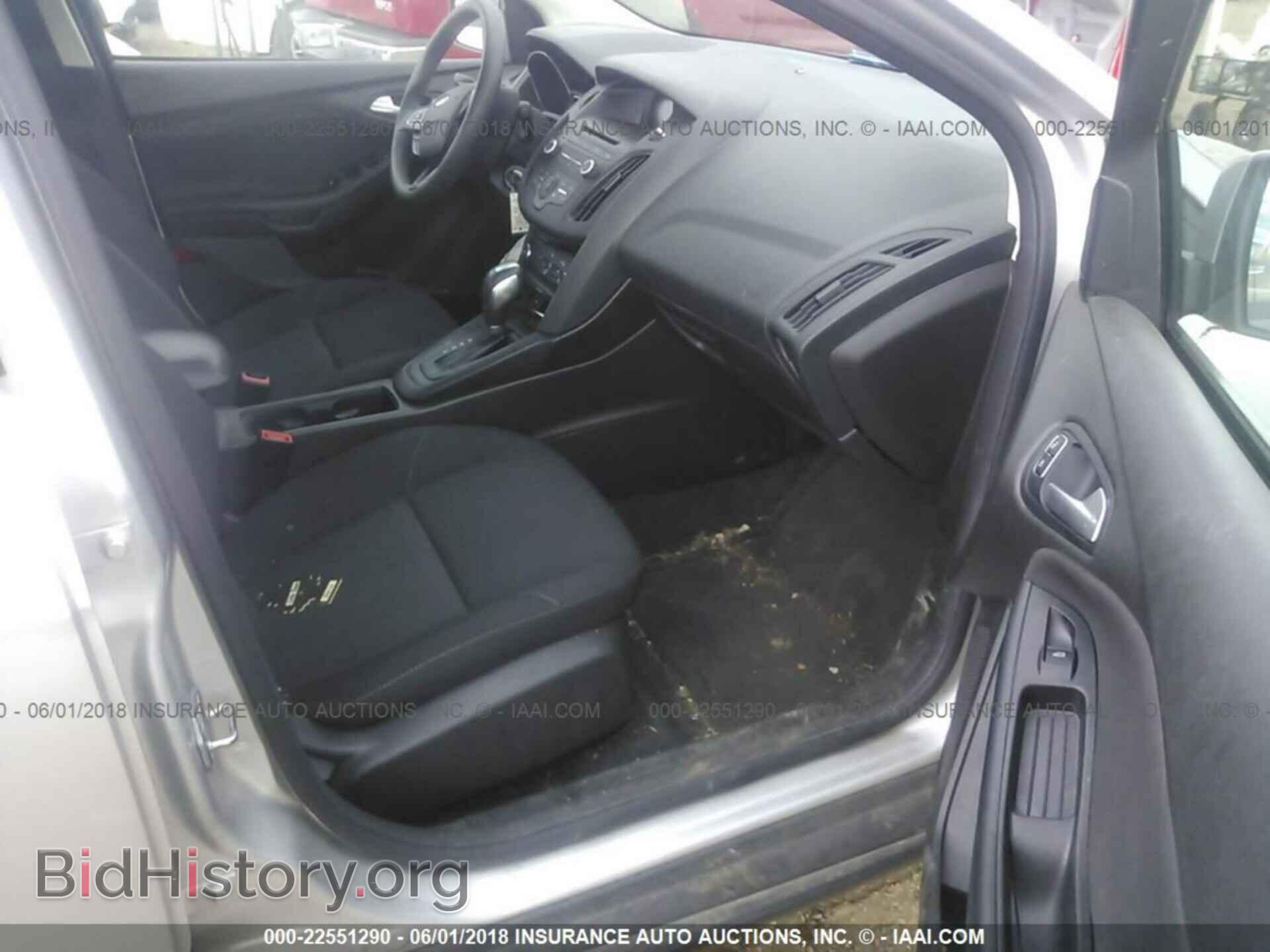2016 Ford Focus - VIN: 1FADP3F23GL305501 - Photo 5
