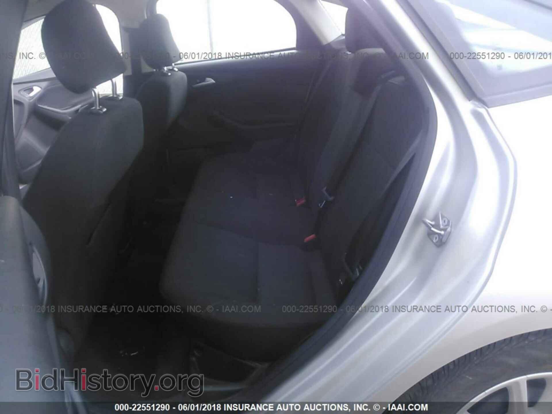 2016 Ford Focus - VIN: 1FADP3F23GL305501 - Photo 8