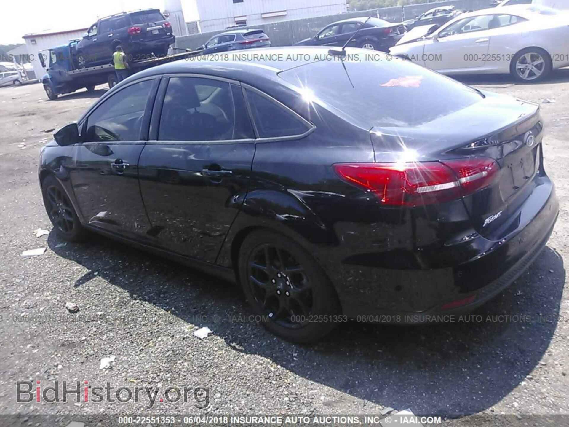 2016 Ford Focus - VIN: 1FADP3F25GL330271 - Photo 3