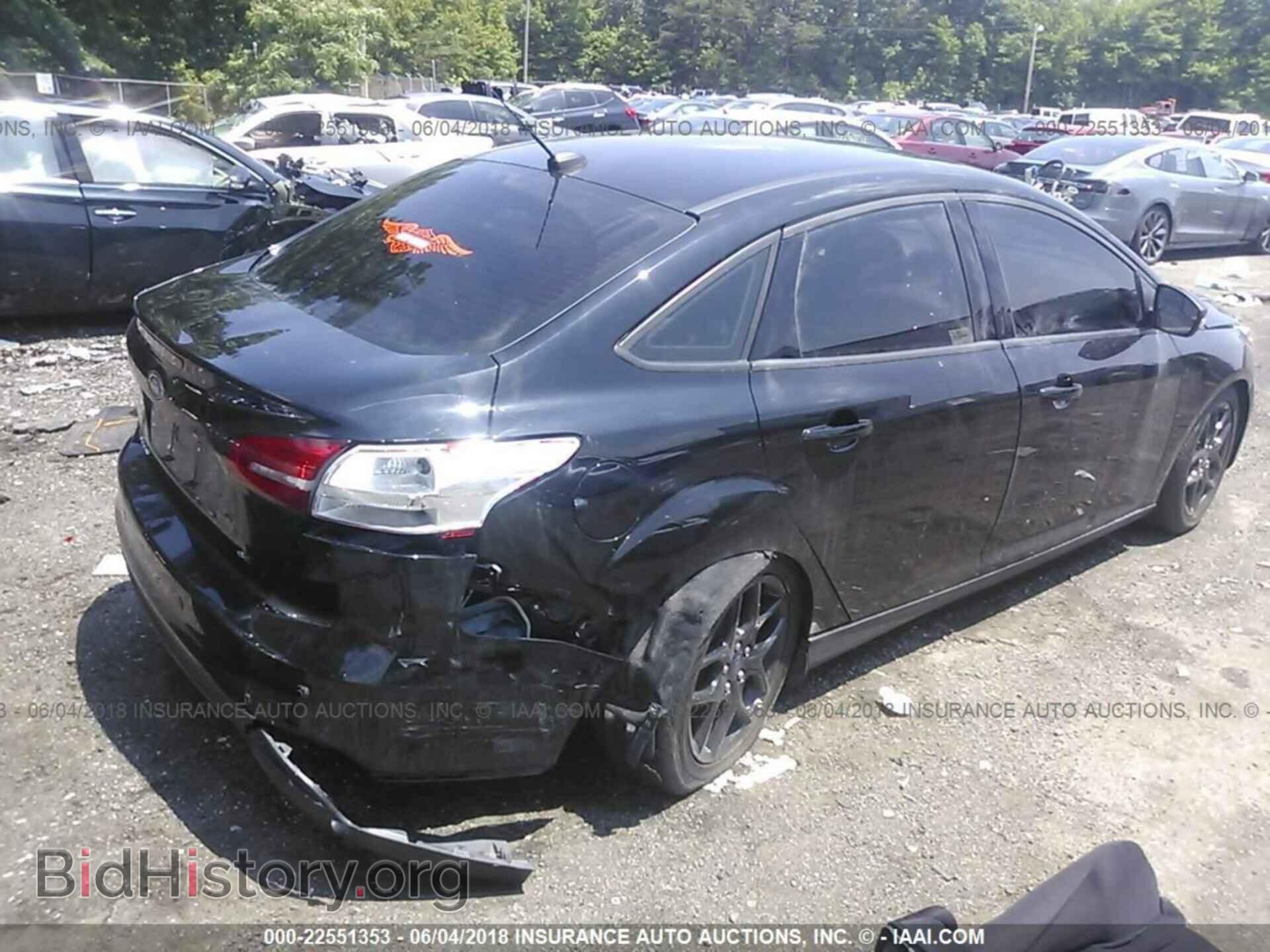 2016 Ford Focus - VIN: 1FADP3F25GL330271 - Photo 4