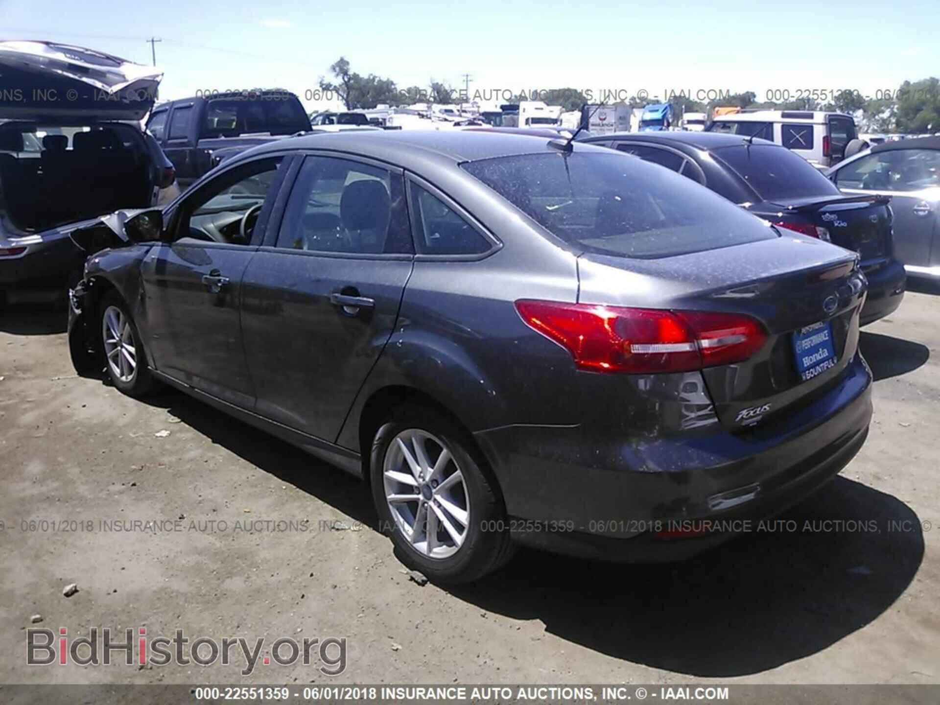 2017 Ford Focus - VIN: 1FADP3F23HL216433 - Photo 3