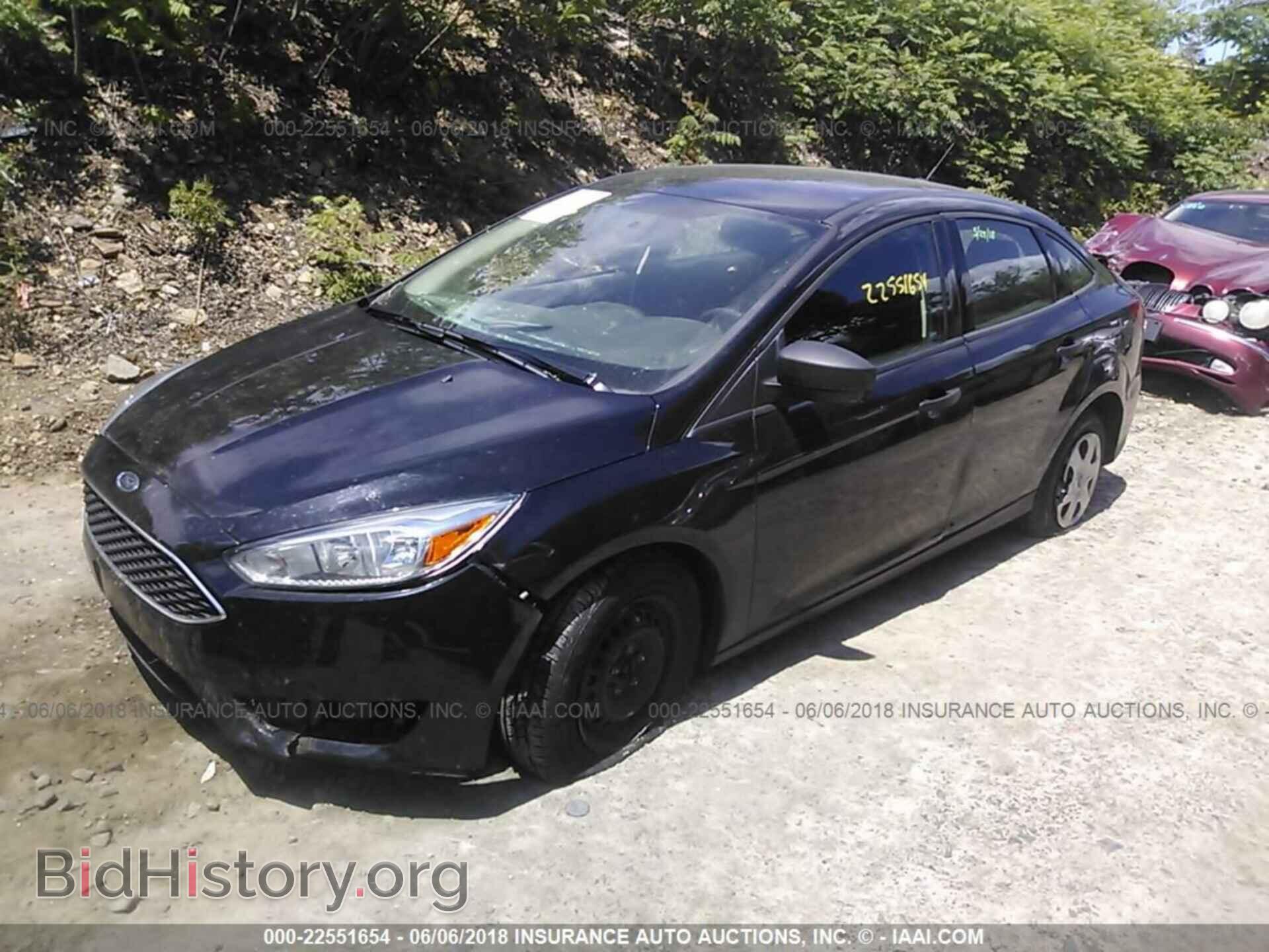 2017 Ford Focus - VIN: 1FADP3E22HL335205 - Фото 2