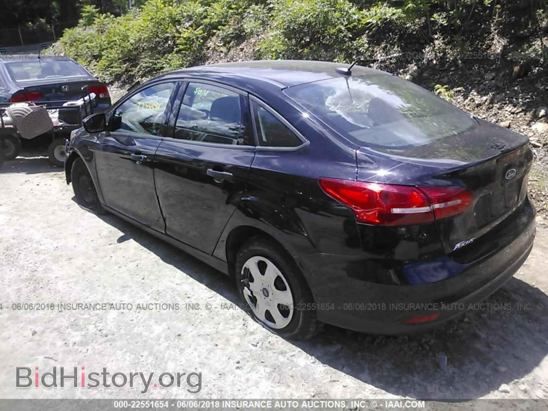 2017 Ford Focus - VIN: 1FADP3E22HL335205 - Фото 3