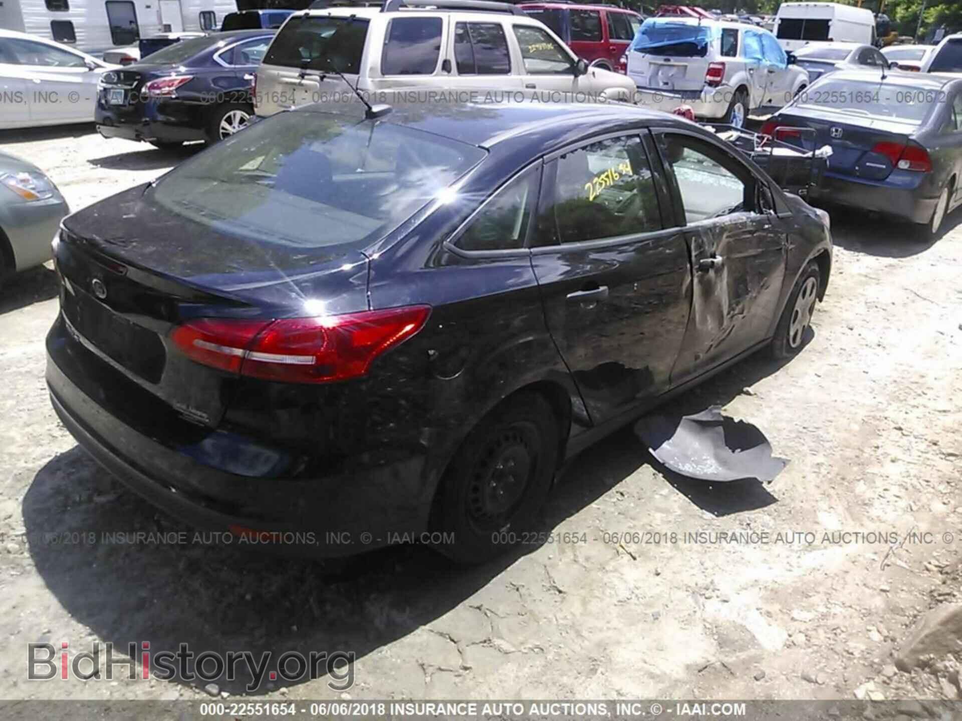 2017 Ford Focus - VIN: 1FADP3E22HL335205 - Фото 4