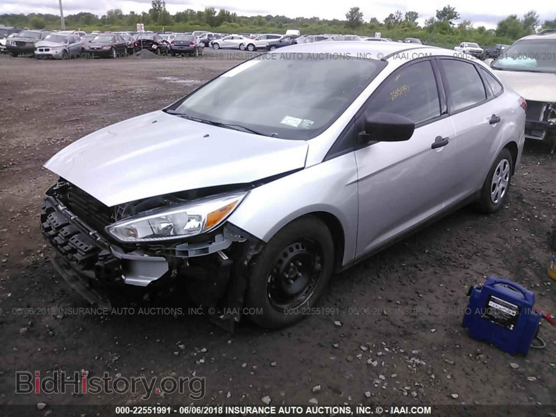 2017 Ford Focus - VIN: 1FADP3E22HL339772 - Фото 2