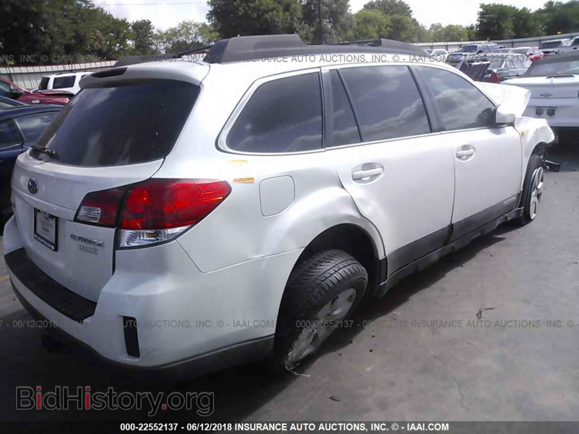 2011 Subaru Outback - VIN: 4S4BRBCC2B3310275 - Фото 4
