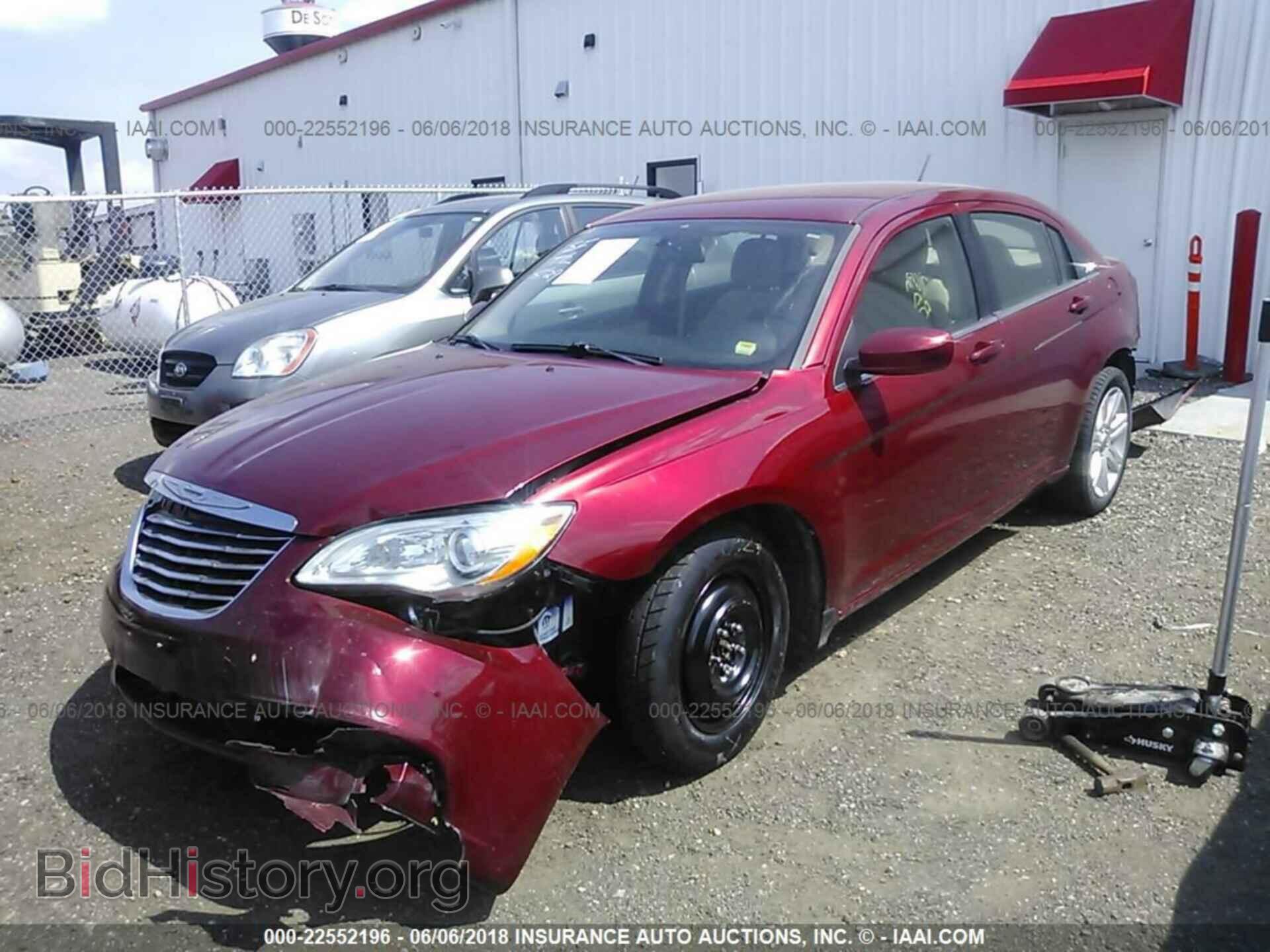 2013 Chrysler 200 - VIN: 1C3CCBBB7DN611865 - Photo 2