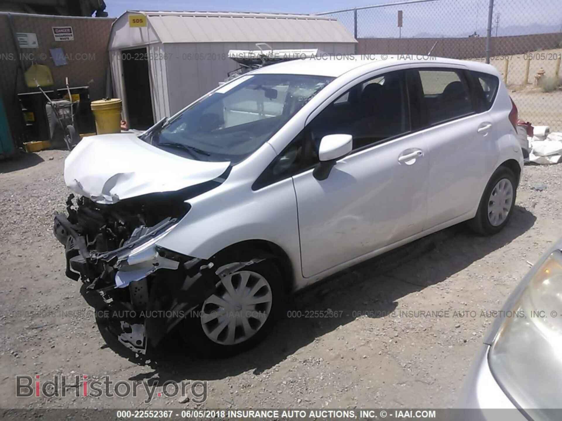 2015 Nissan Versa note - VIN: 3N1CE2CP8FL381582 - Фото 2