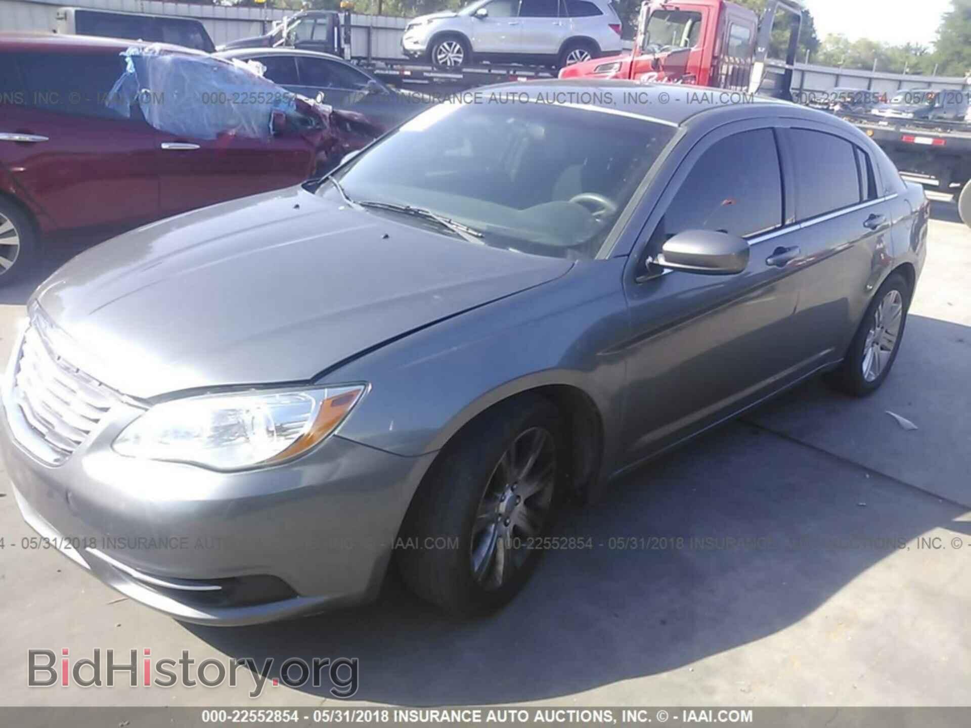 2012 Chrysler 200 - VIN: 1C3CCBAB3CN318710 - Photo 2