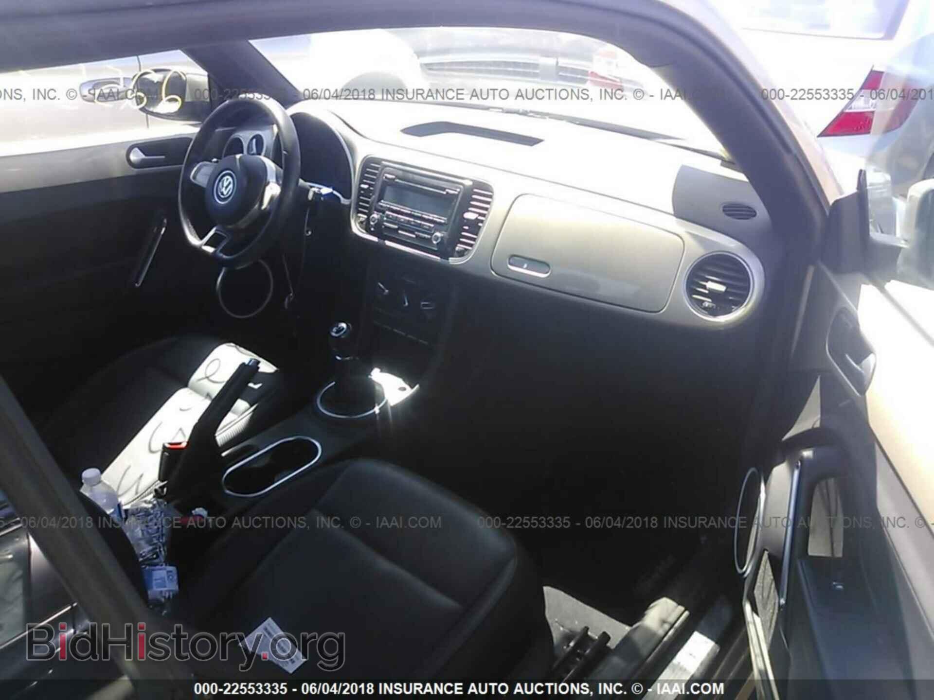 2012 Volkswagen Beetle - VIN: 3VWHP7ATXCM658763 - Фото 5