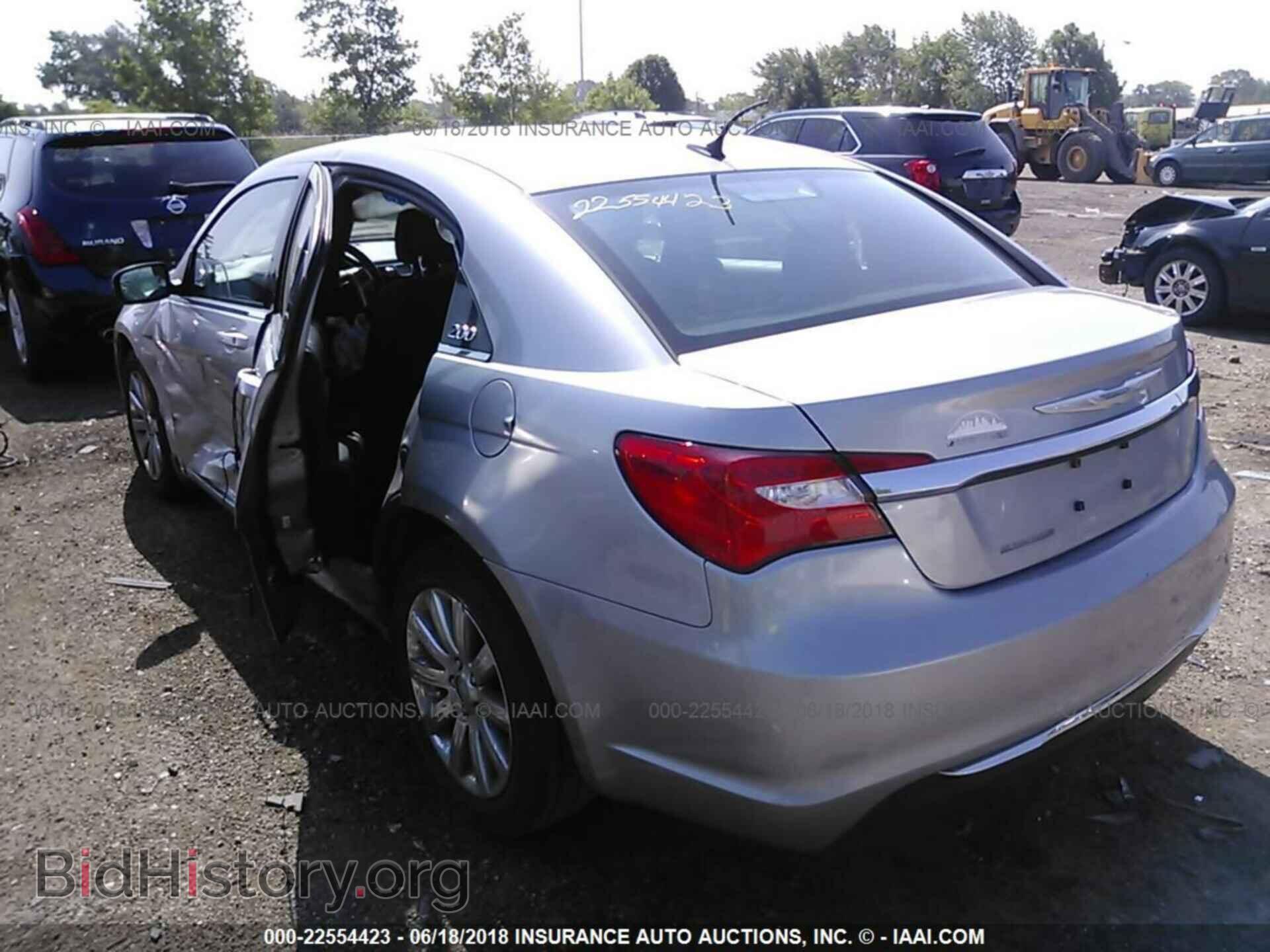 2014 Chrysler 200 - VIN: 1C3CCBBB0EN150476 - Photo 3