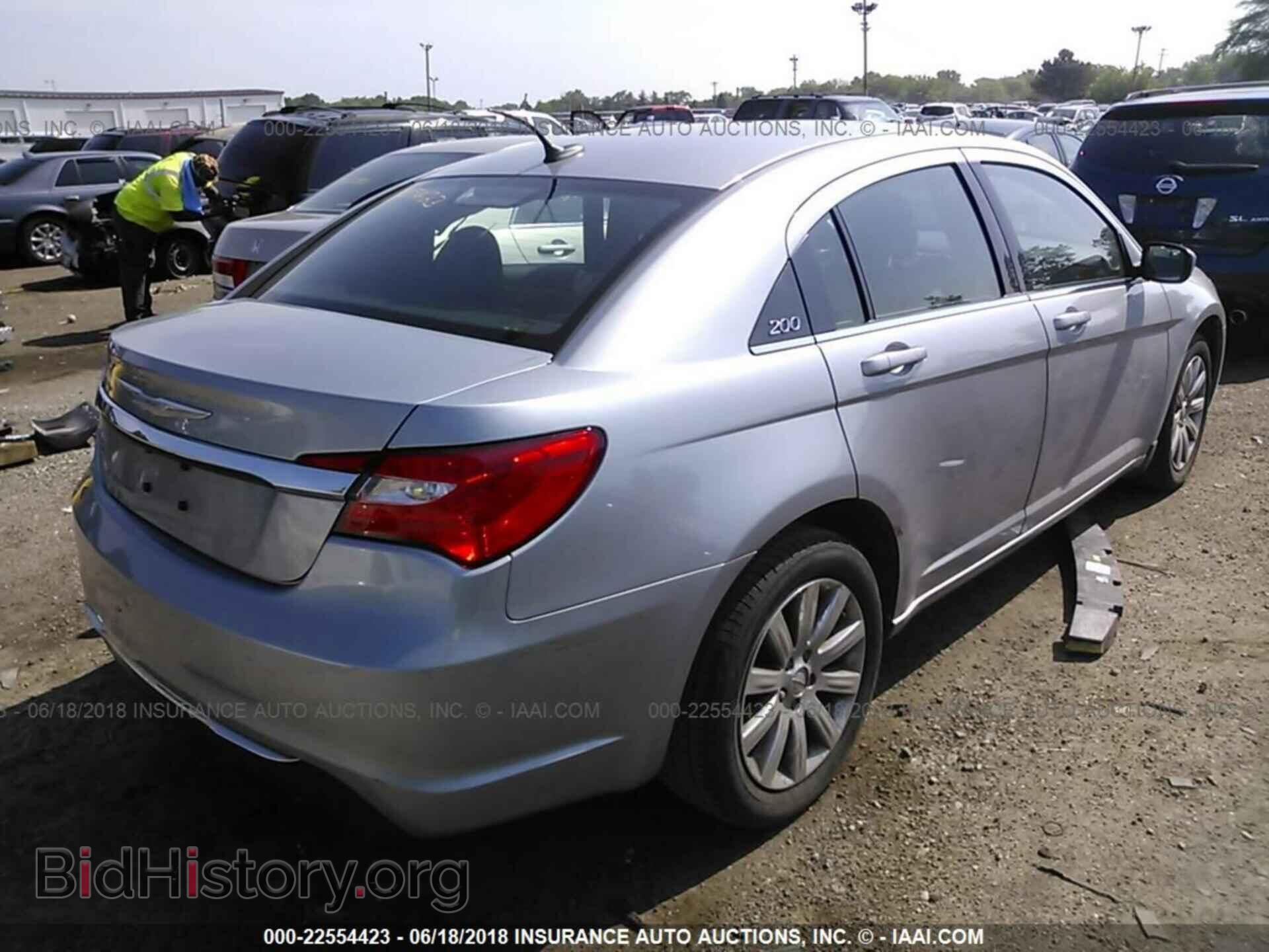 2014 Chrysler 200 - VIN: 1C3CCBBB0EN150476 - Photo 4