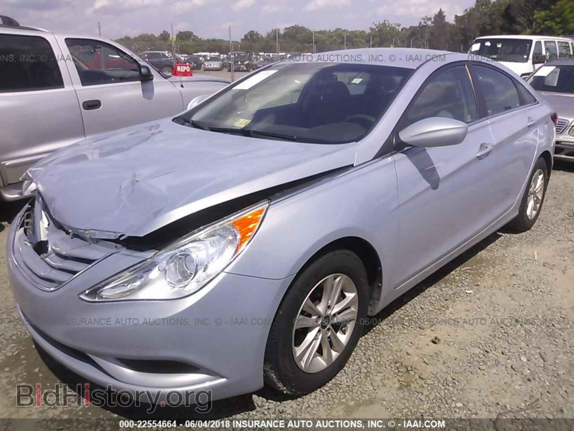 2012 Hyundai Sonata - VIN: 5NPEB4AC1CH392221 - Фото 2