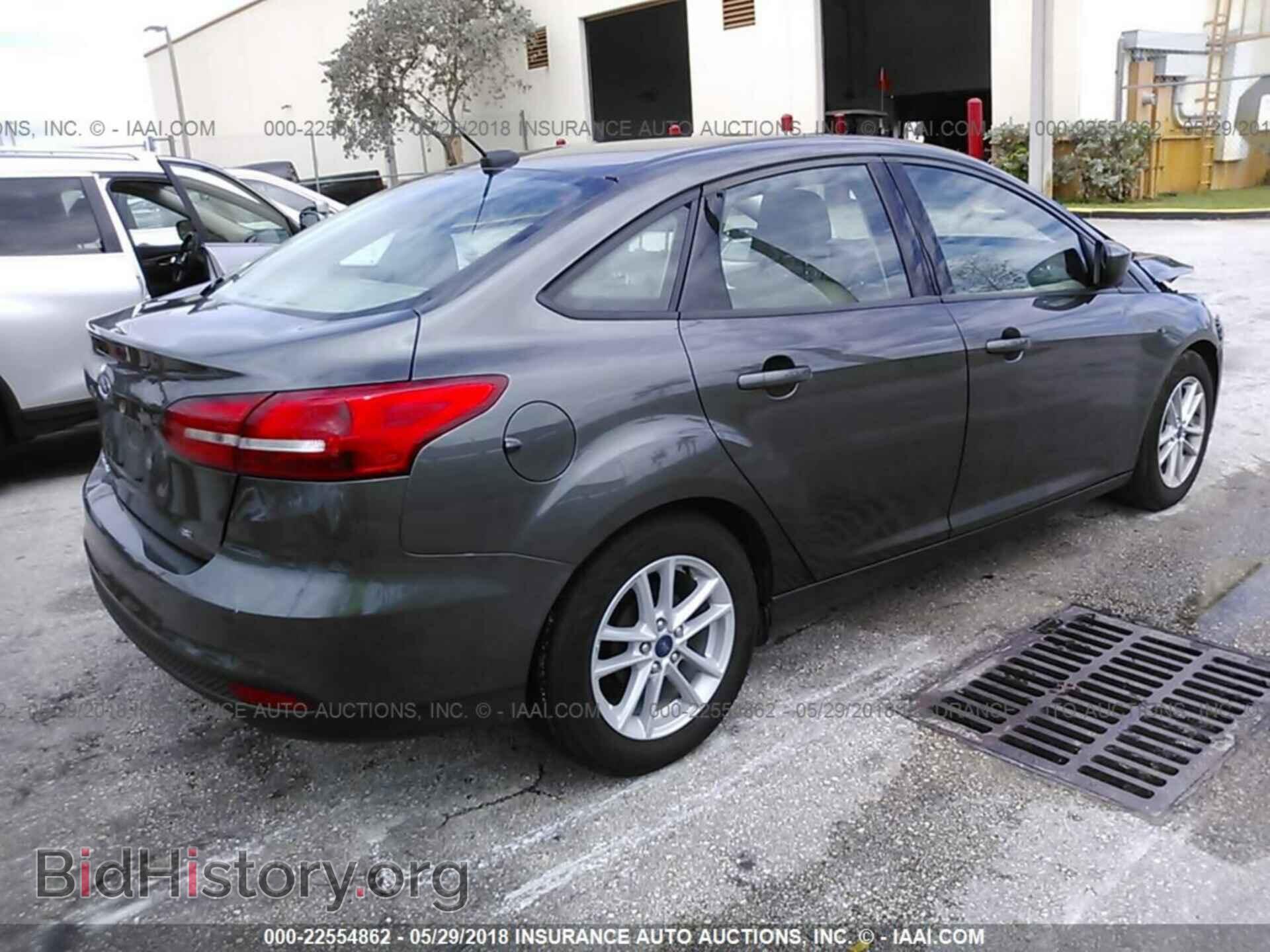 2018 Ford Focus - VIN: 1FADP3F2XJL250360 - Фото 4