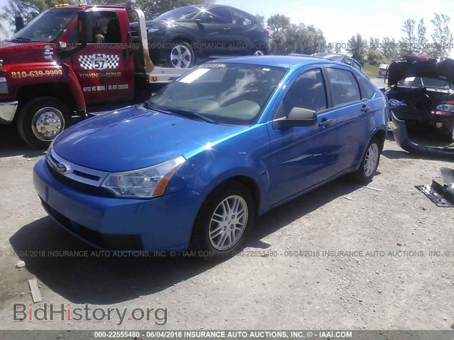 2011 Ford Focus - VIN: 1FAHP3FN3BW195956 - Фото 2
