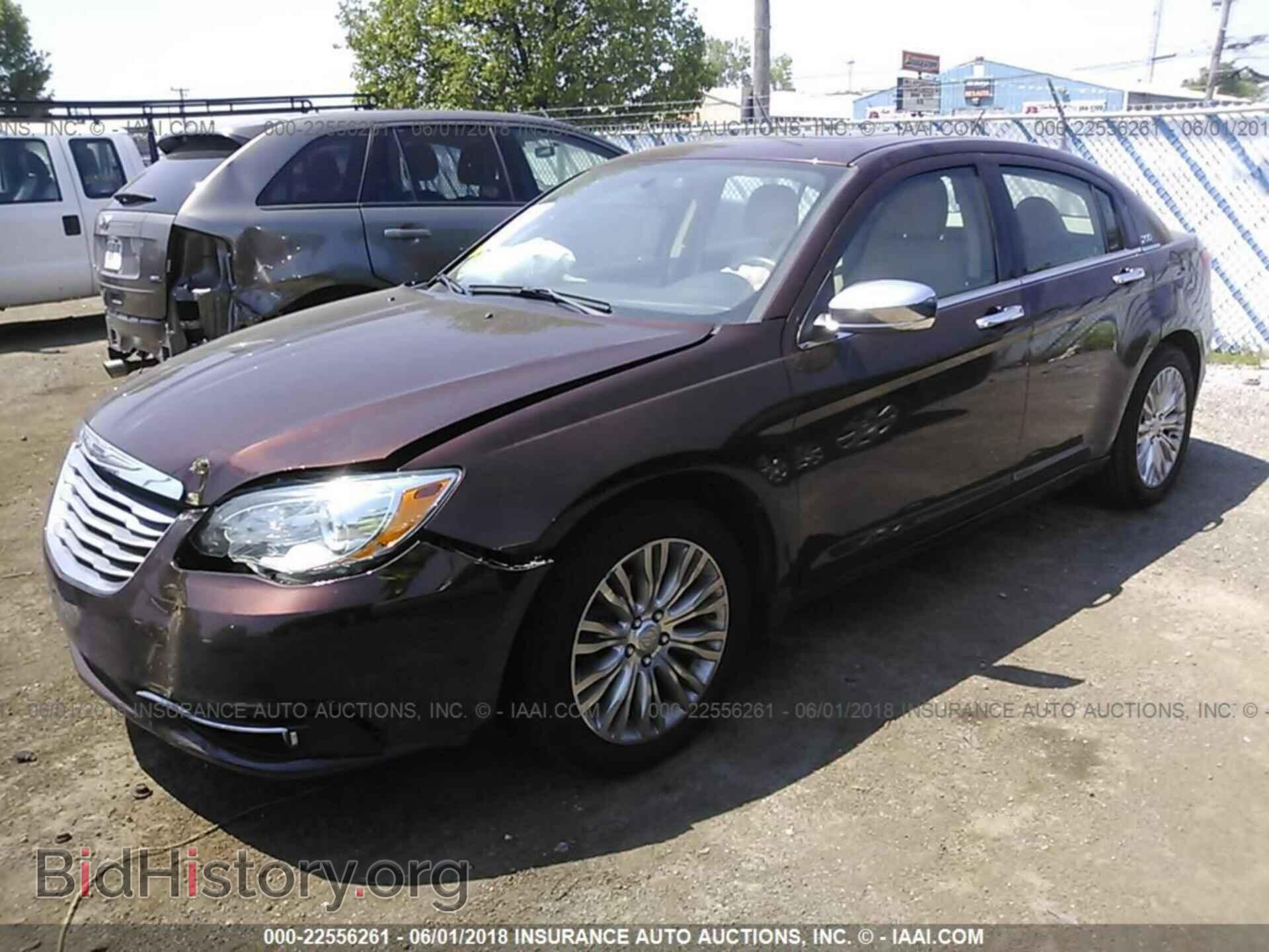 2013 Chrysler 200 - VIN: 1C3CCBCG0DN747037 - Photo 2