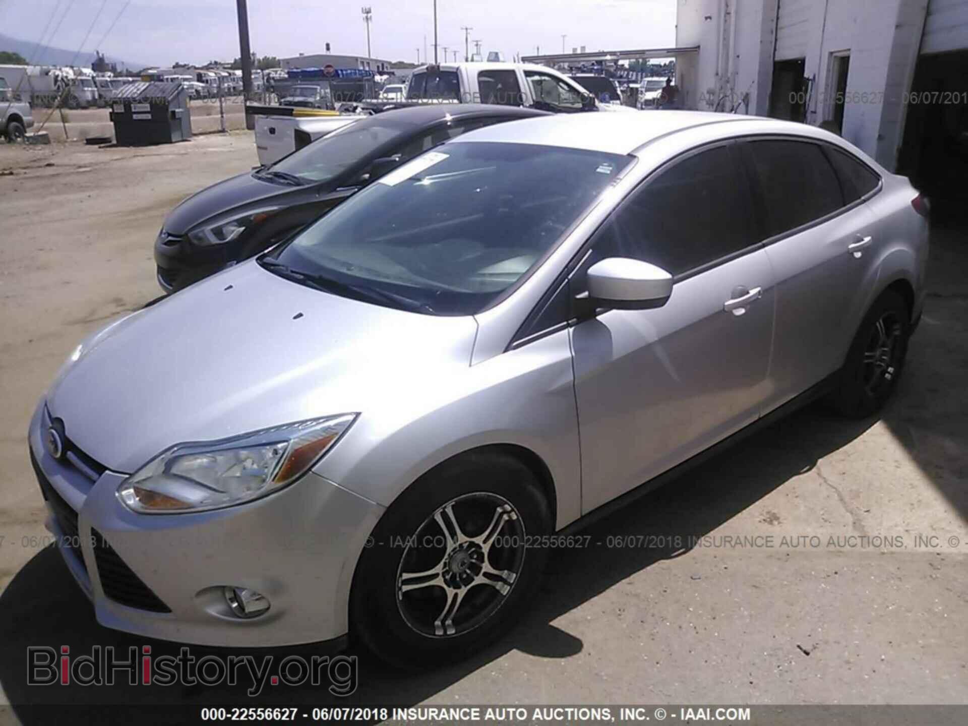 2012 Ford Focus - VIN: 1FAHP3F28CL236302 - Фото 2