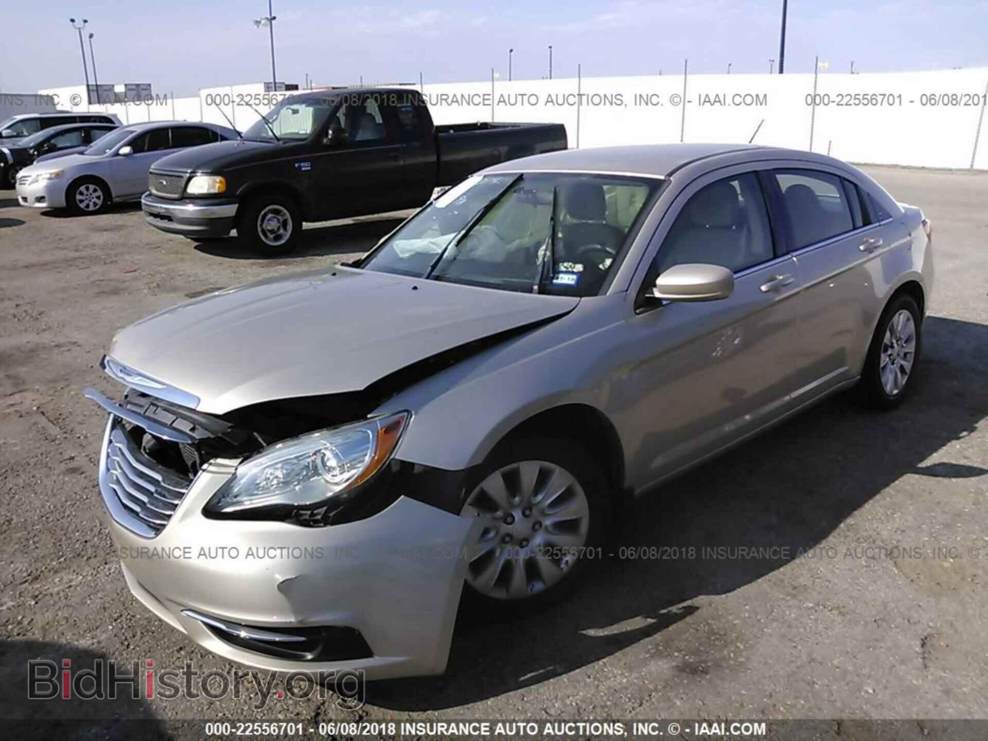 2014 Chrysler 200 - VIN: 1C3CCBAB2EN140811 - Фото 2
